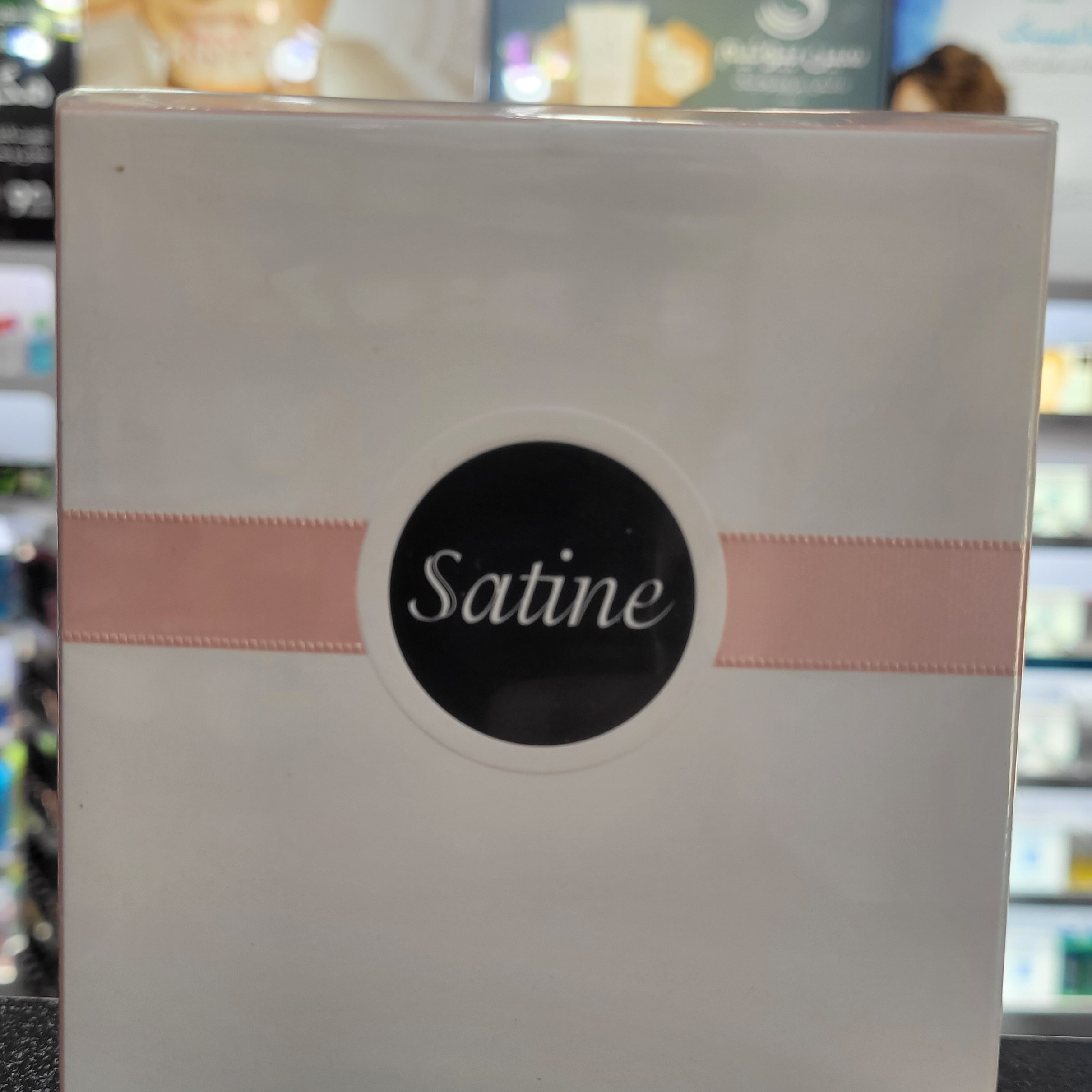 عطر ادکلن لالیک ساتین زنانه