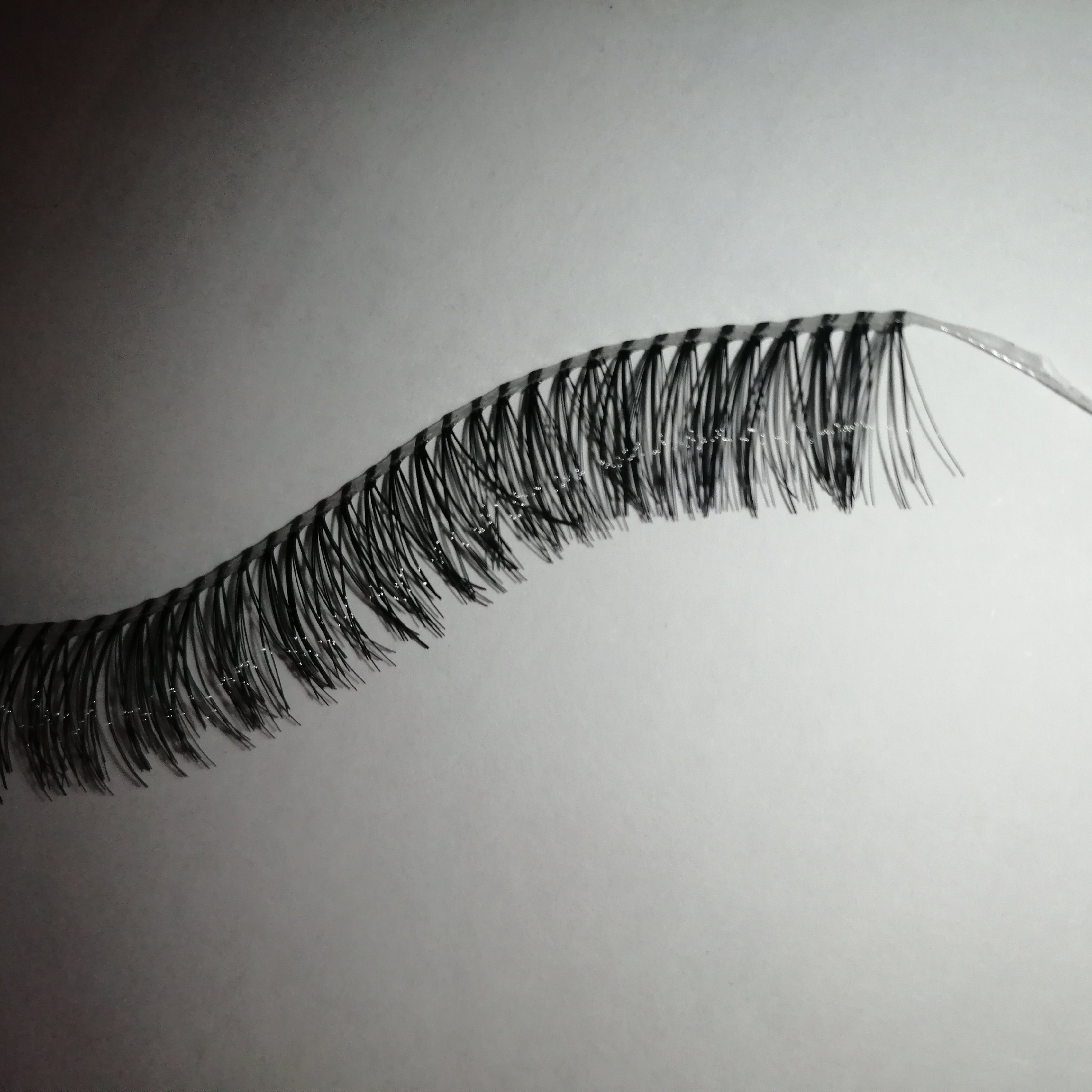 مژه مصنوعی ریسه ای سایز 14 فر D فرخورده، مژه ریلی خرده مژه دار، موژه متری کاشت موقت مژه، جنس پلاستیک نخ پهن، مژه سه بعدی