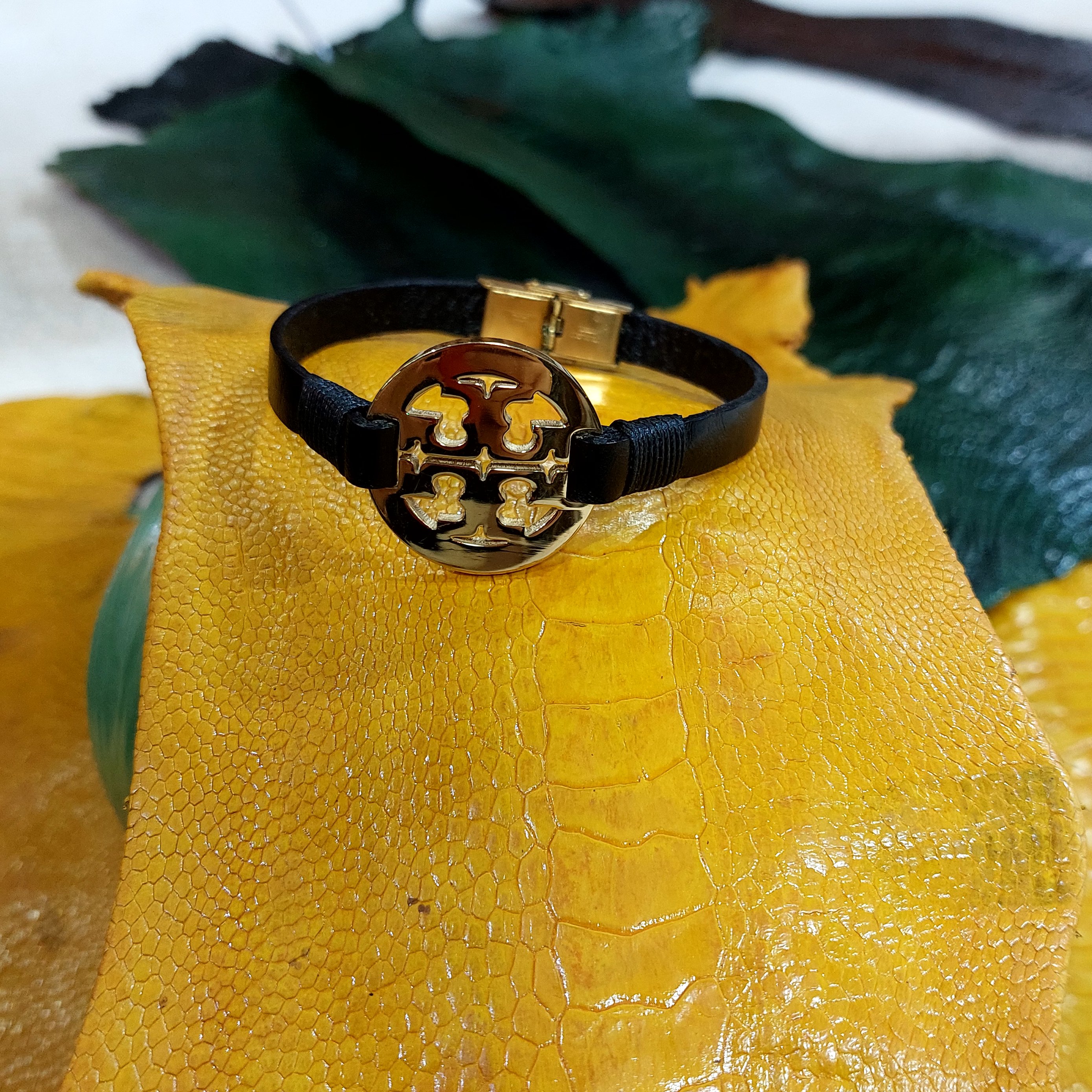 دستبند چرمی دست دوز کد4