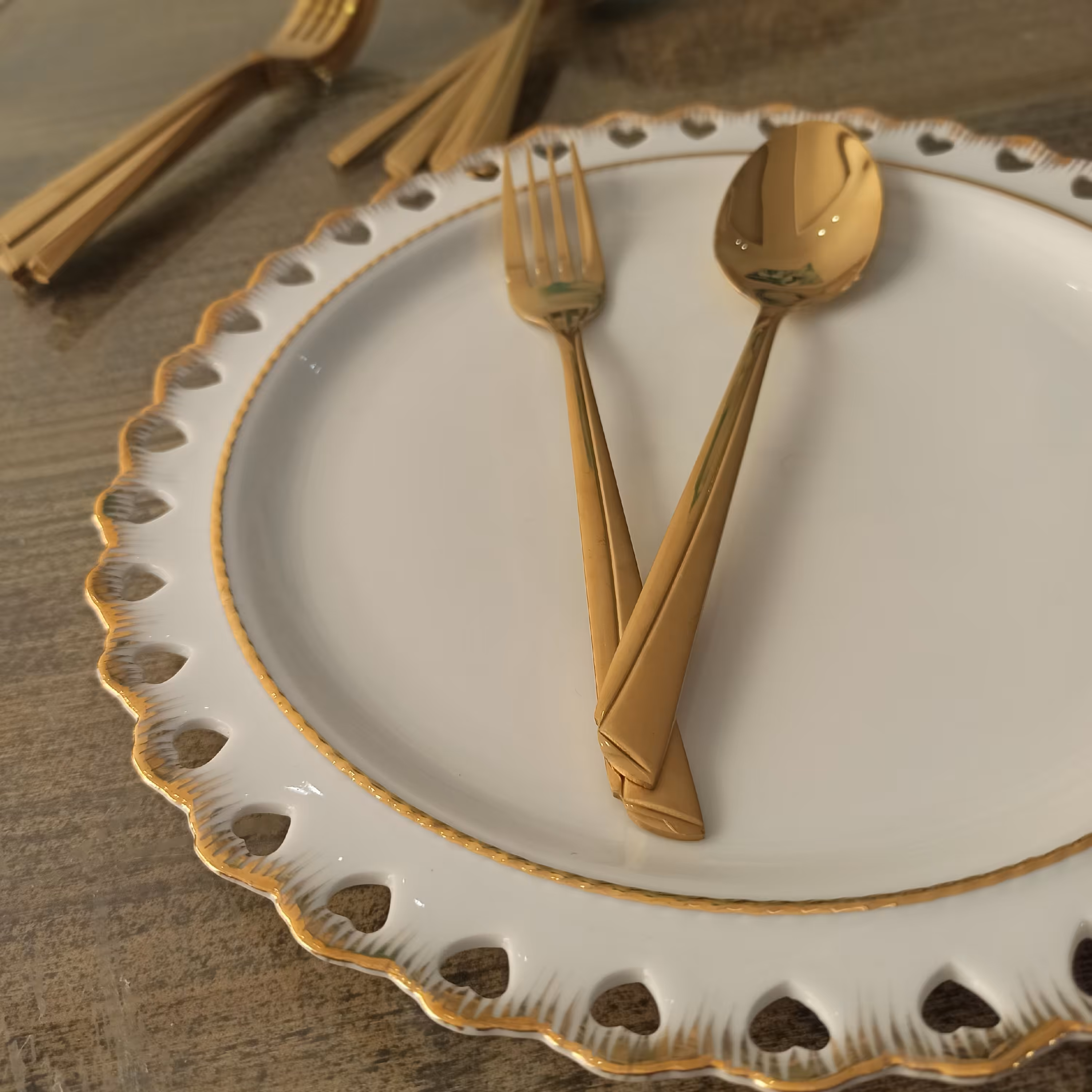 قاشق چنگال استیل مارک یونیک با قطر 0.3 mm رنگ طلایی ثابت 