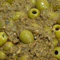 زیتون پرورده درشت درجه یک پر گردو بدون زیتون شکسته