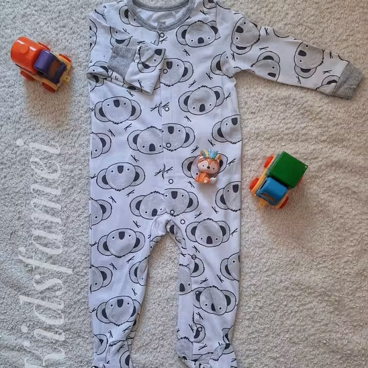 سرهمی پسرانه و دخترانه ،جورابدار،سفید مشکی ،طرح کوالا،قواره بزرگ 