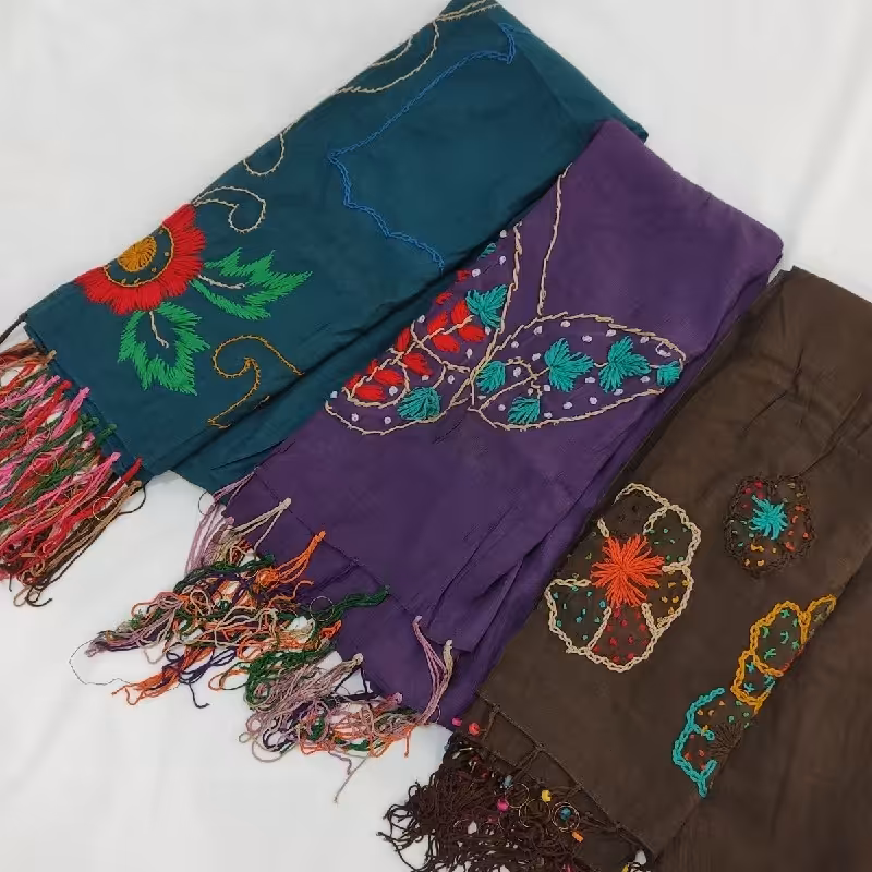 شال نخ گلدوزی شده 