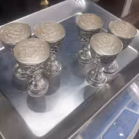 گیلاسه و لیوان و پیک قلمزنی سیاه قلم قابل استفاده پایه دار مجموعه 6 عددی