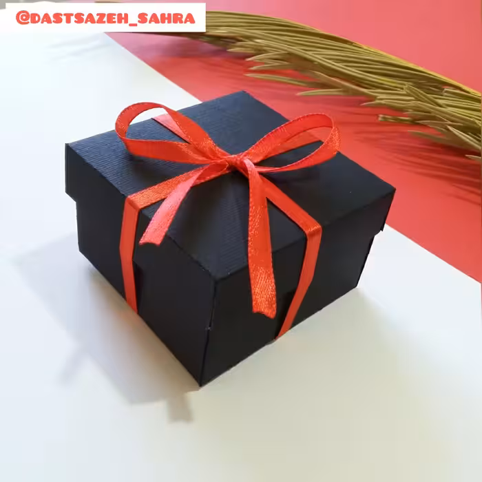 جعبه هدیه جعبه کادو باکس هدیه باکس مقوایی جعبه مقوایی باکس کادویی فابریانو رنگی با پوشال و روبان 