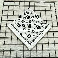 باندانا طرح قفل و کلید و قلب آتشین پارچه سفید نخ پنبه