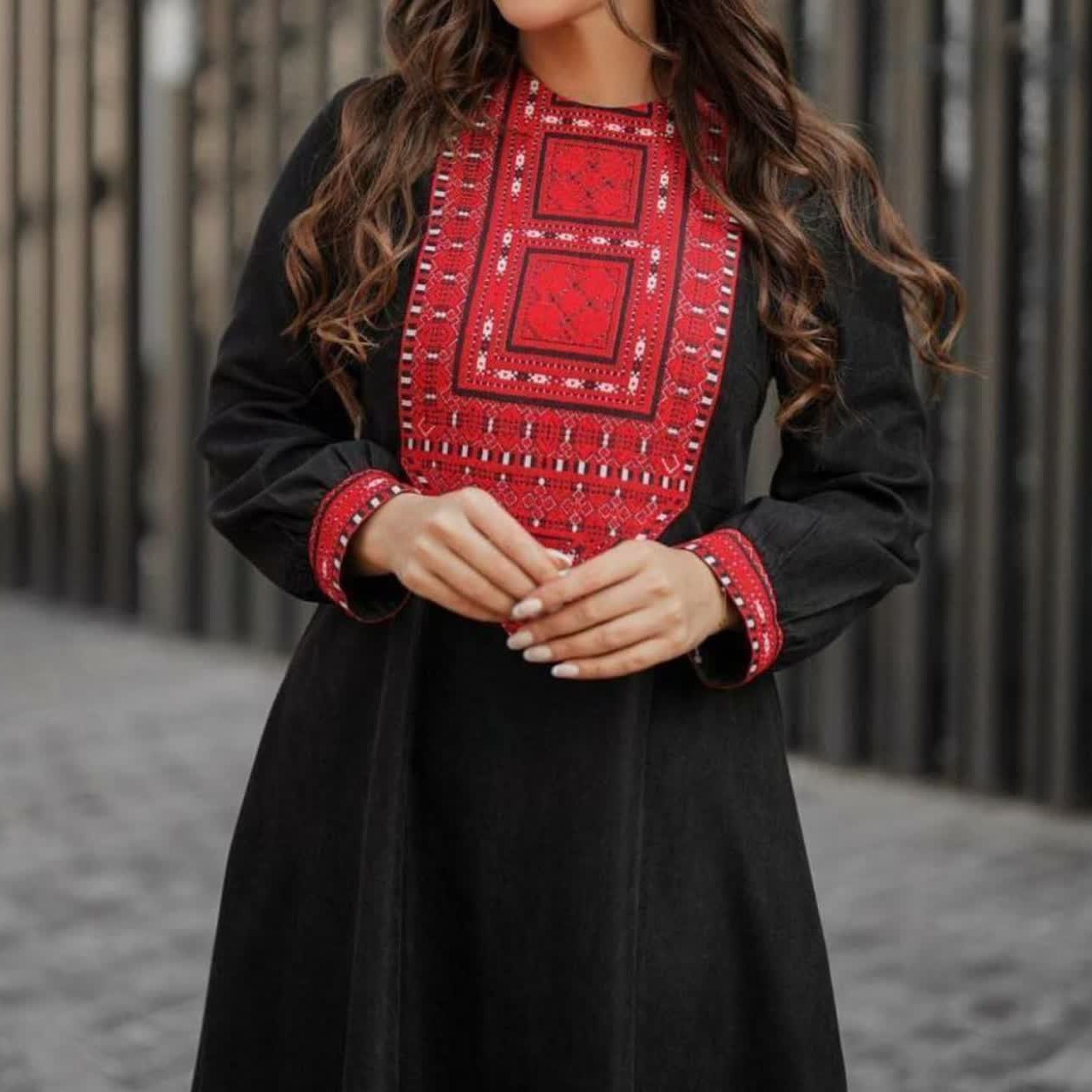 مانتو  مدل کتیبه  گلدوزی شده