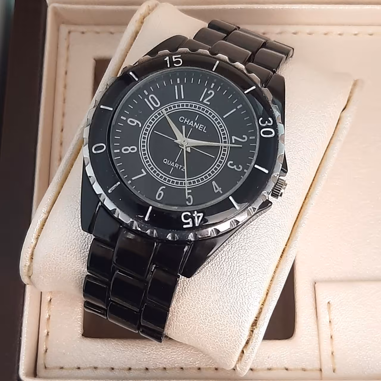 ساعت مچی طرح چنل سنگی مشکی سایز بزرگ
قطر شیشه ساعت 3 سانت و نیم
کیفیت خوب