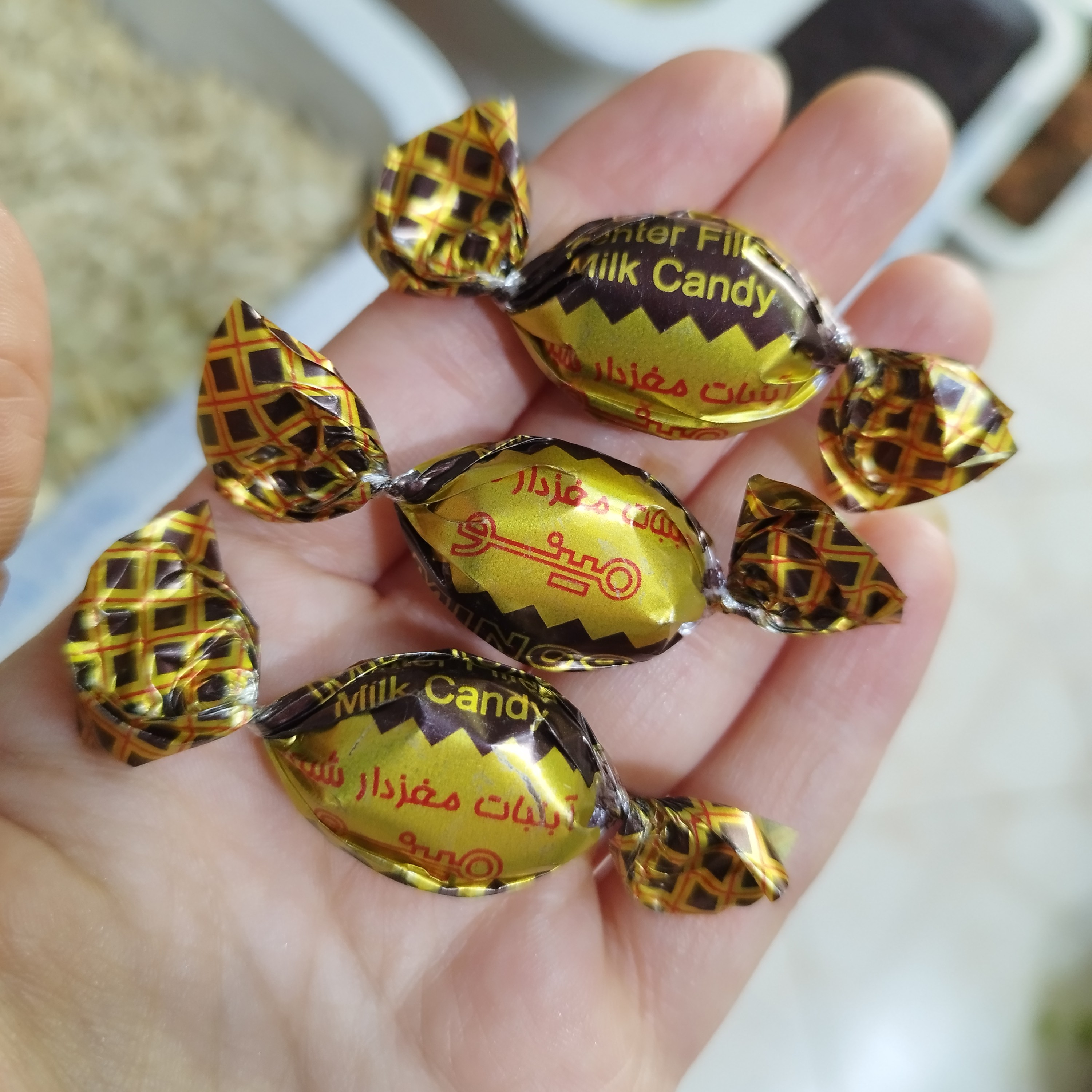 شکلات آبنبات مغزدار مینو  (300گرمی)