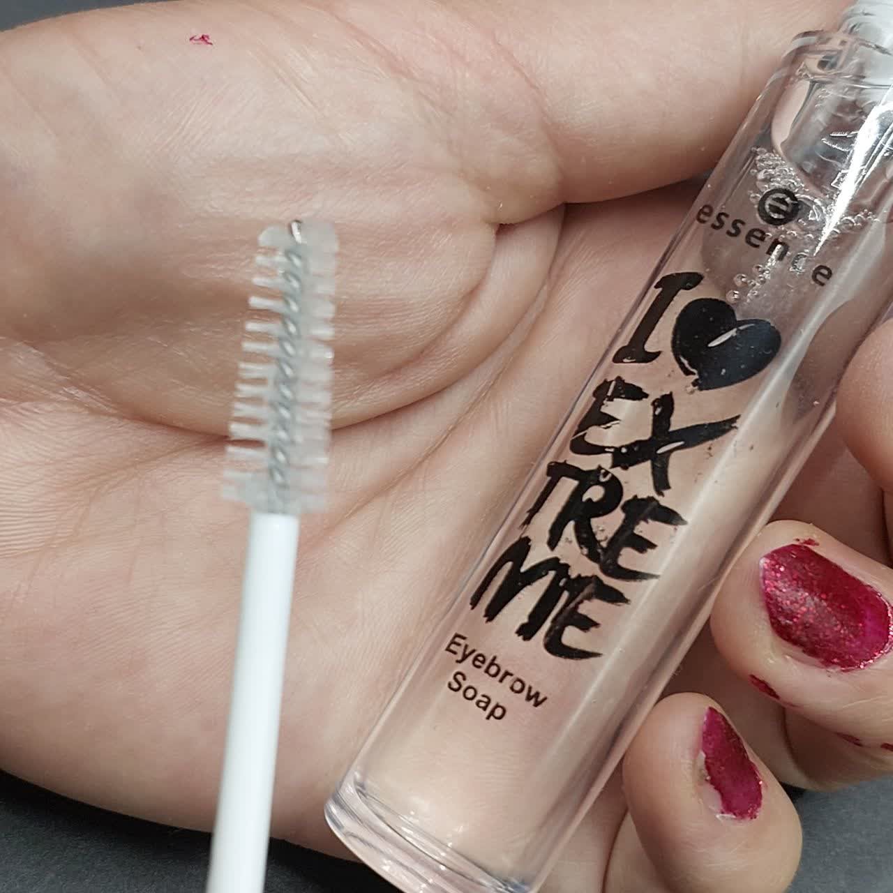 ژل حالت دهنده ابرو و مژه اسنس essance مدل I LOVE EXTRE ME فرمولاسیون  ژله ای سبک  بسیار ماندگار بدون سفیدک فاقد پارابن  