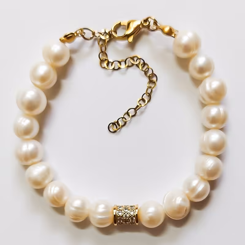 دستبند مدل اکسنت ساخته شده از مروارید پرورشی و رینگ میکروست با کیفیت مخراج طلا