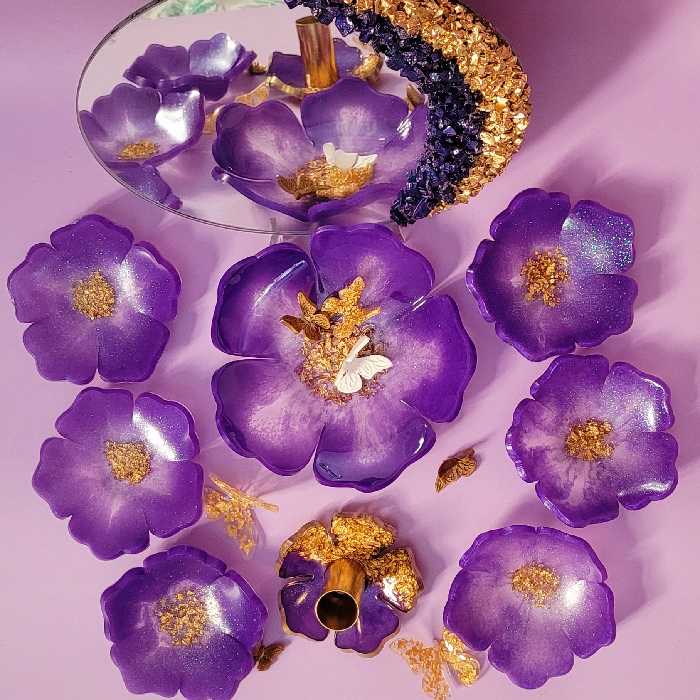 هفت سین رزینی به قطر 13 سانت همراه اینه قطر 20سانت و جاشمعی و کاسه تخم مرغ