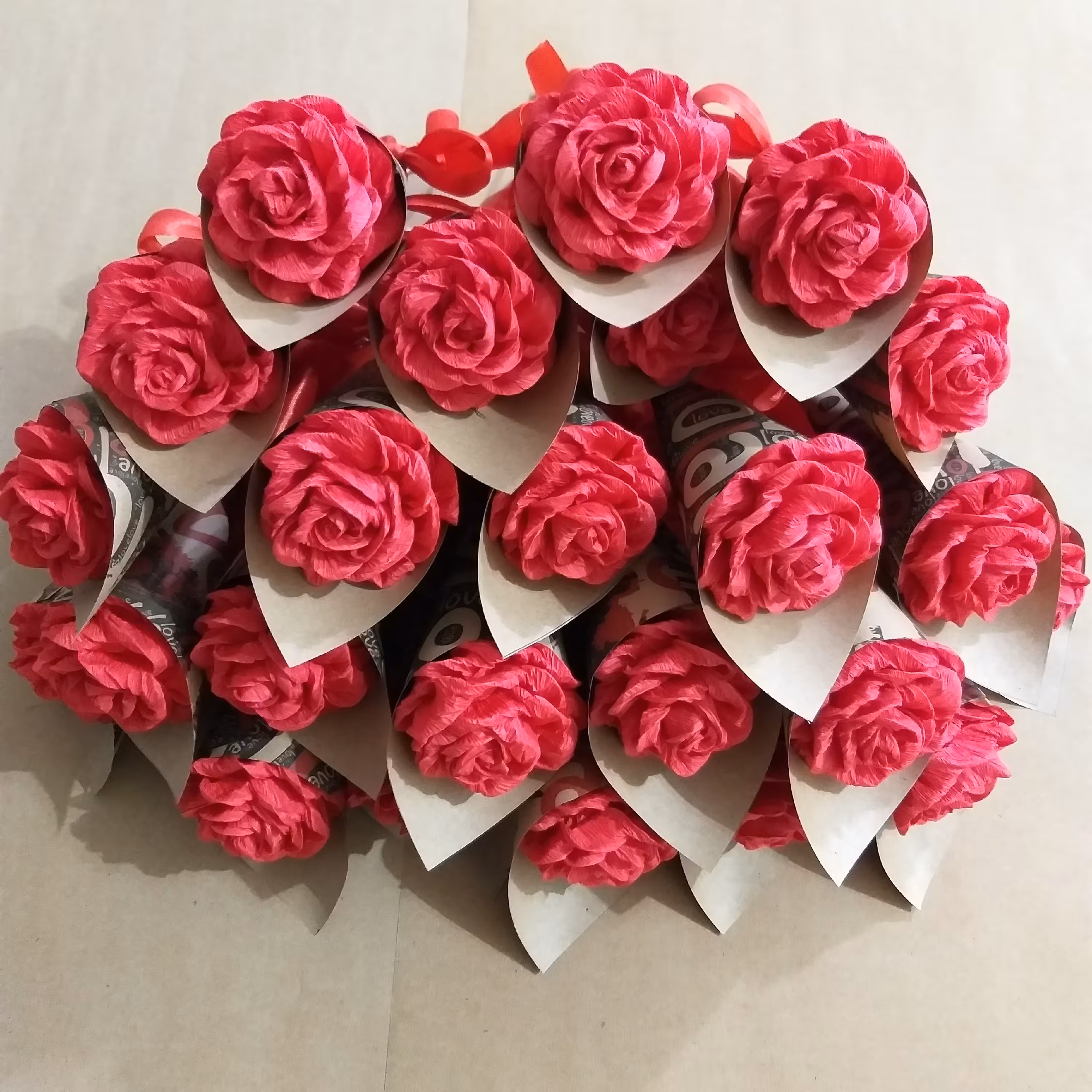 گل کاغذکشی رنگارنگ