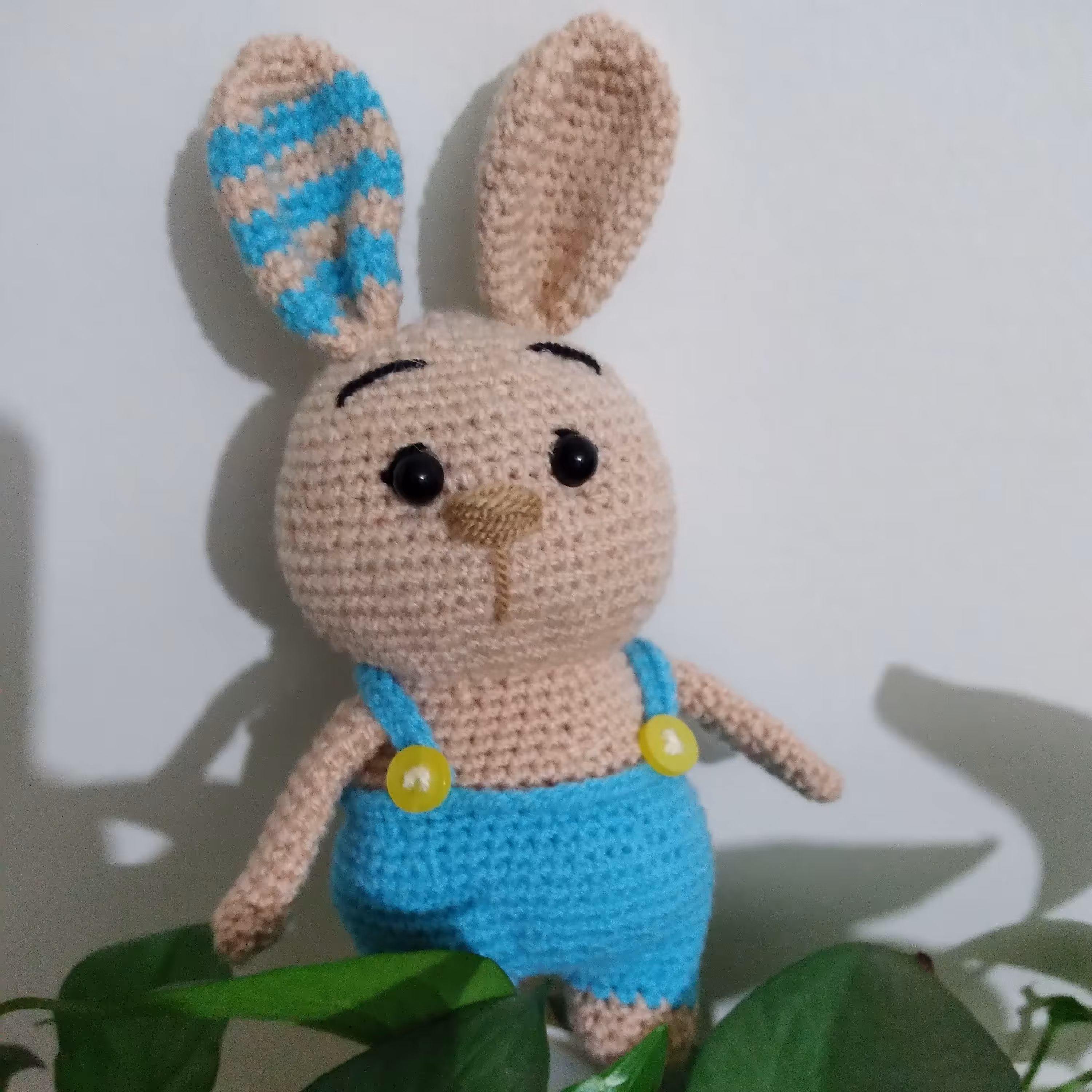 خرگوش تپل  دست بافت در سایز 20 در رنگهای دلخواه به سفارش شما عزیزان