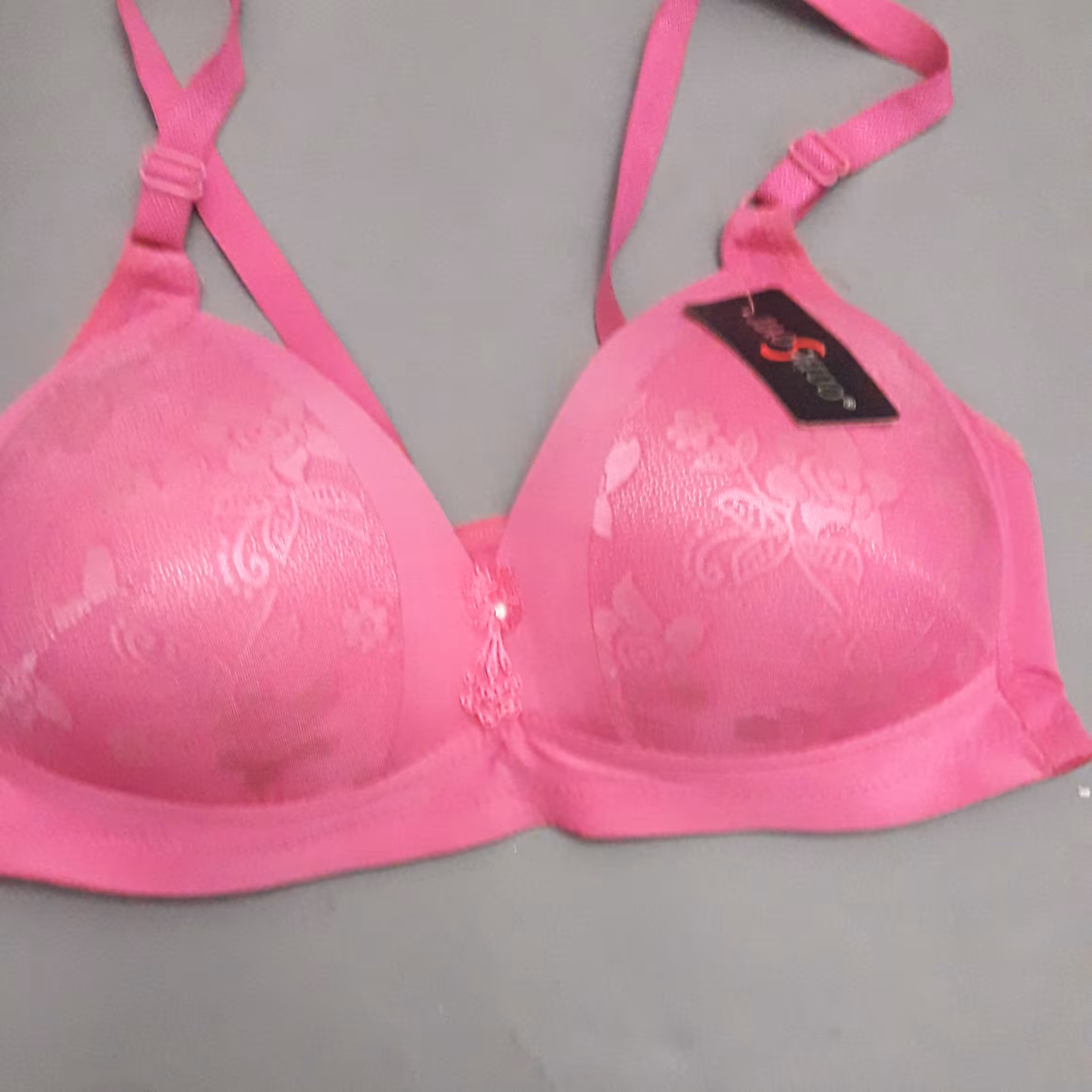 سوتین اسفنجی لایه نازک    بدون فنر  سایز90 (46)بند سرشانه ثابت سه قزنه 