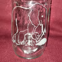 حکاکی طرح فیل روی لیوان شربت خوری پایه دار (عکس نمونه کار) طرح دلخواه پذیرفته میشود