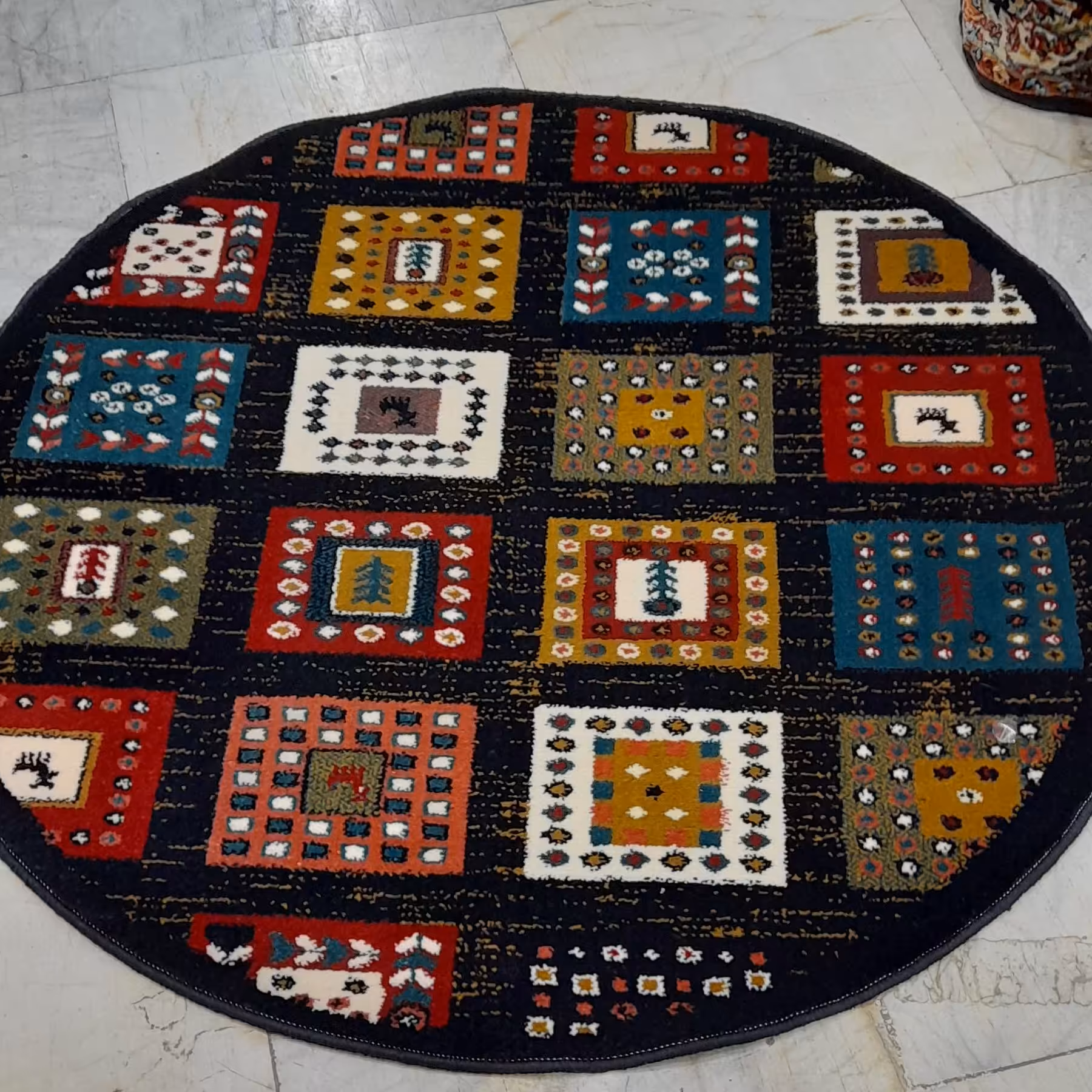 فرش ماشینی گرد یک متری مدل فانتزی رنگ سرمه ای کد 36