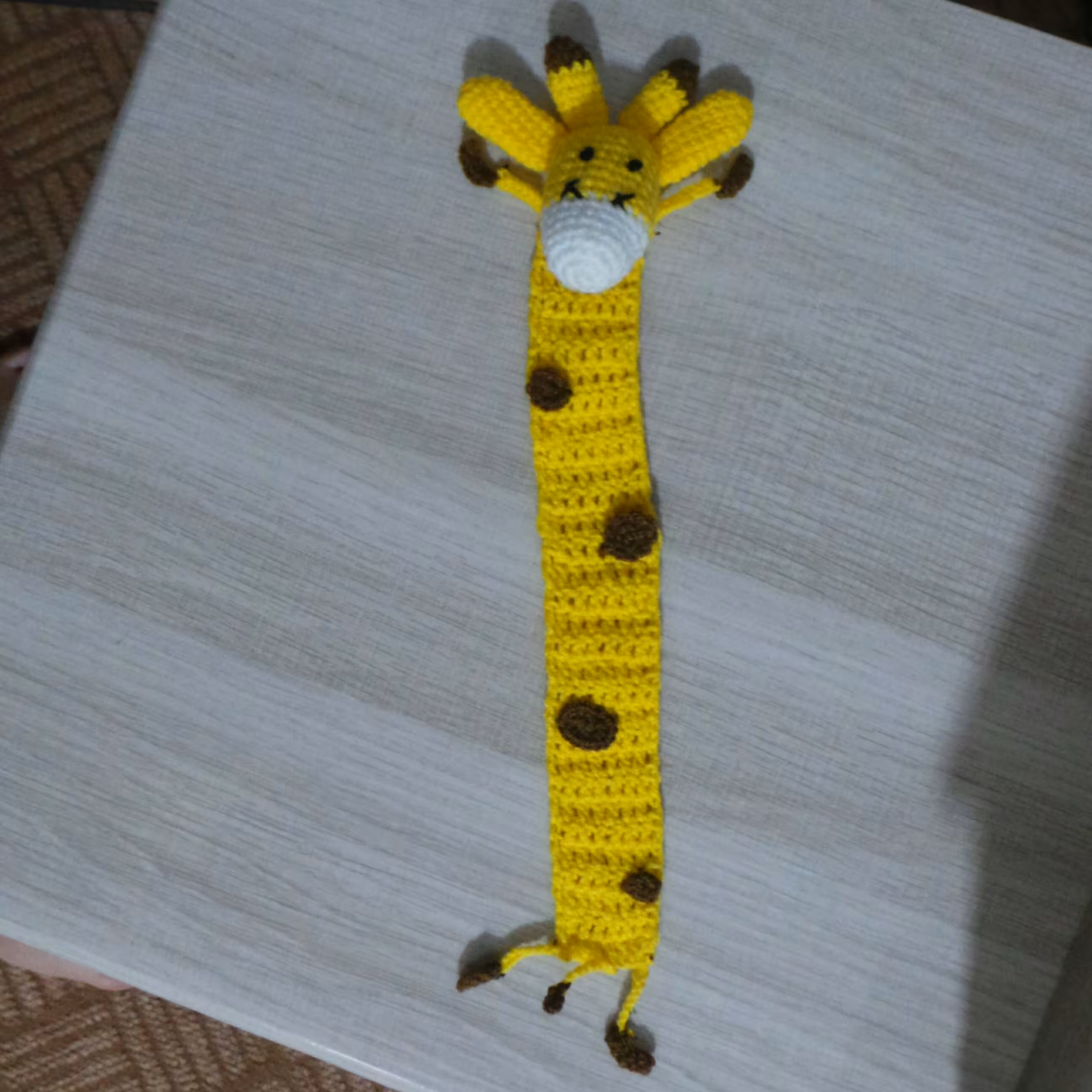 نشانگر کتاب(بوک مارک)بافتنی طرح زرافه