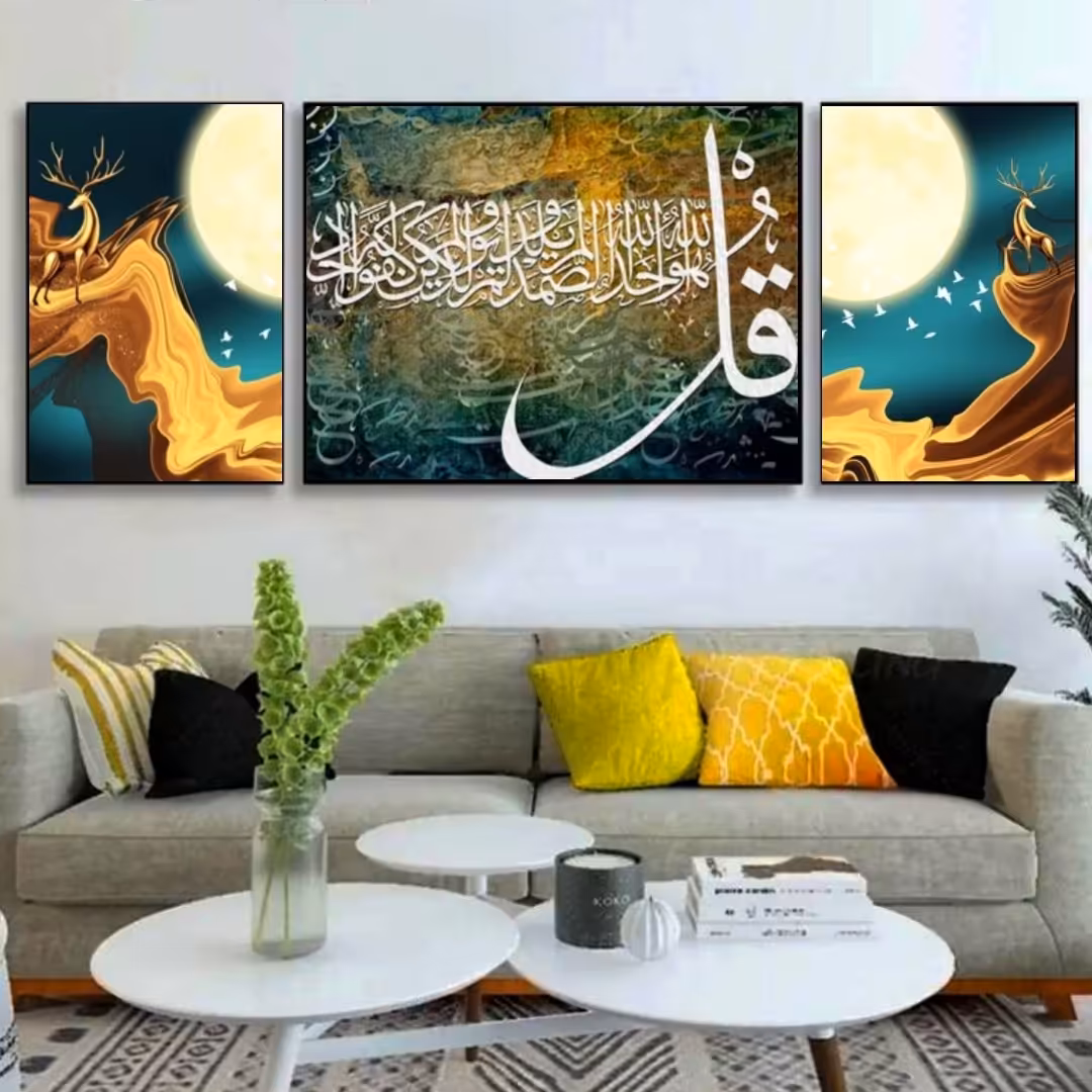 تابلو دکوراتیو فانتزی قل هوالله وگوزن وماه طلایی سه تکه 