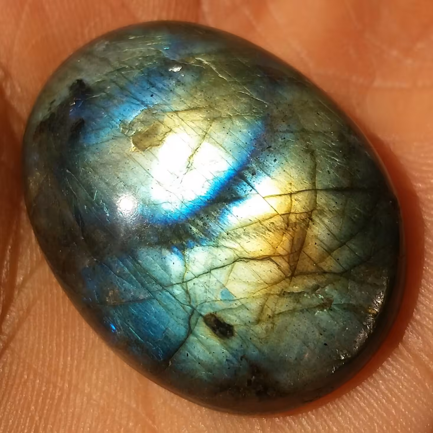 نگین غولپیکر لابرادوریت 7رنگ وارداتی بی نظیرررر خاص شاهکار خلقت 100 درصد طبیعی