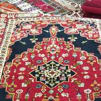 قالیچه دست بافت طرح گل قرمز 