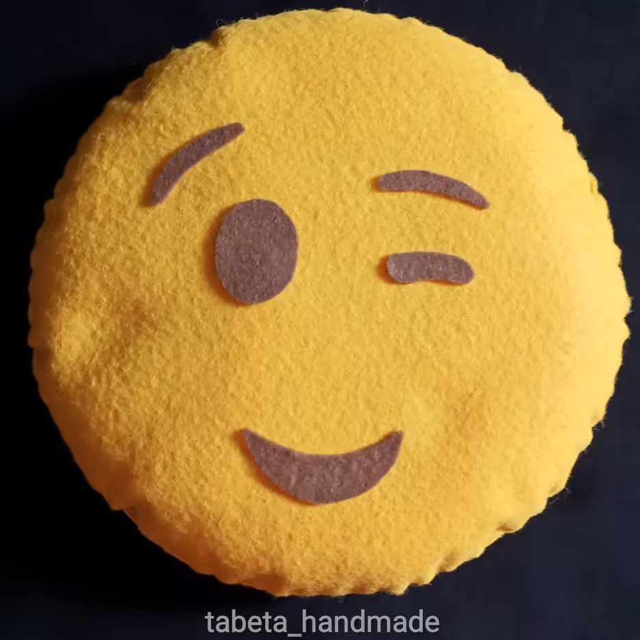 ایموجی نمدی طرح چشمک