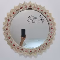 آیینه مکرومه گلدوزی شده. قطر ایینه 40 سانت و قطر کل کار  55 سانت