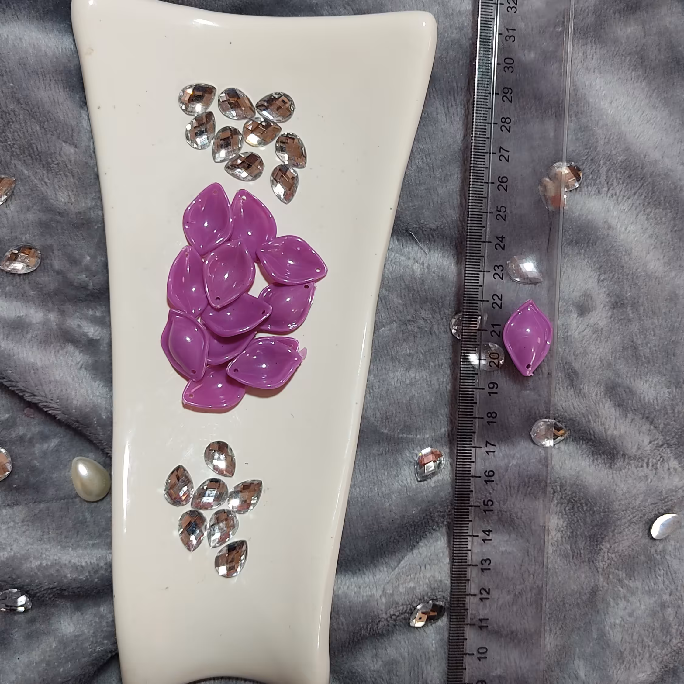 گلبرگ رز رنگ بنفش سرامیکی براق سایز کوچک بسته 100 عددی - برگ گل گلبرگ کریستال لوازم گلسازی 