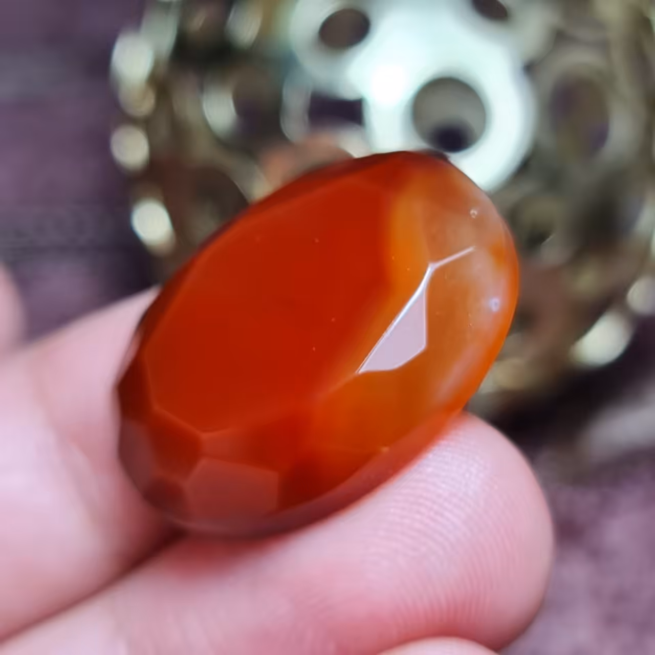  نگین فوق العاده زیبای سنگ عقیق خوش رنگ اصل معدنی با تراش فست
کد 25199
