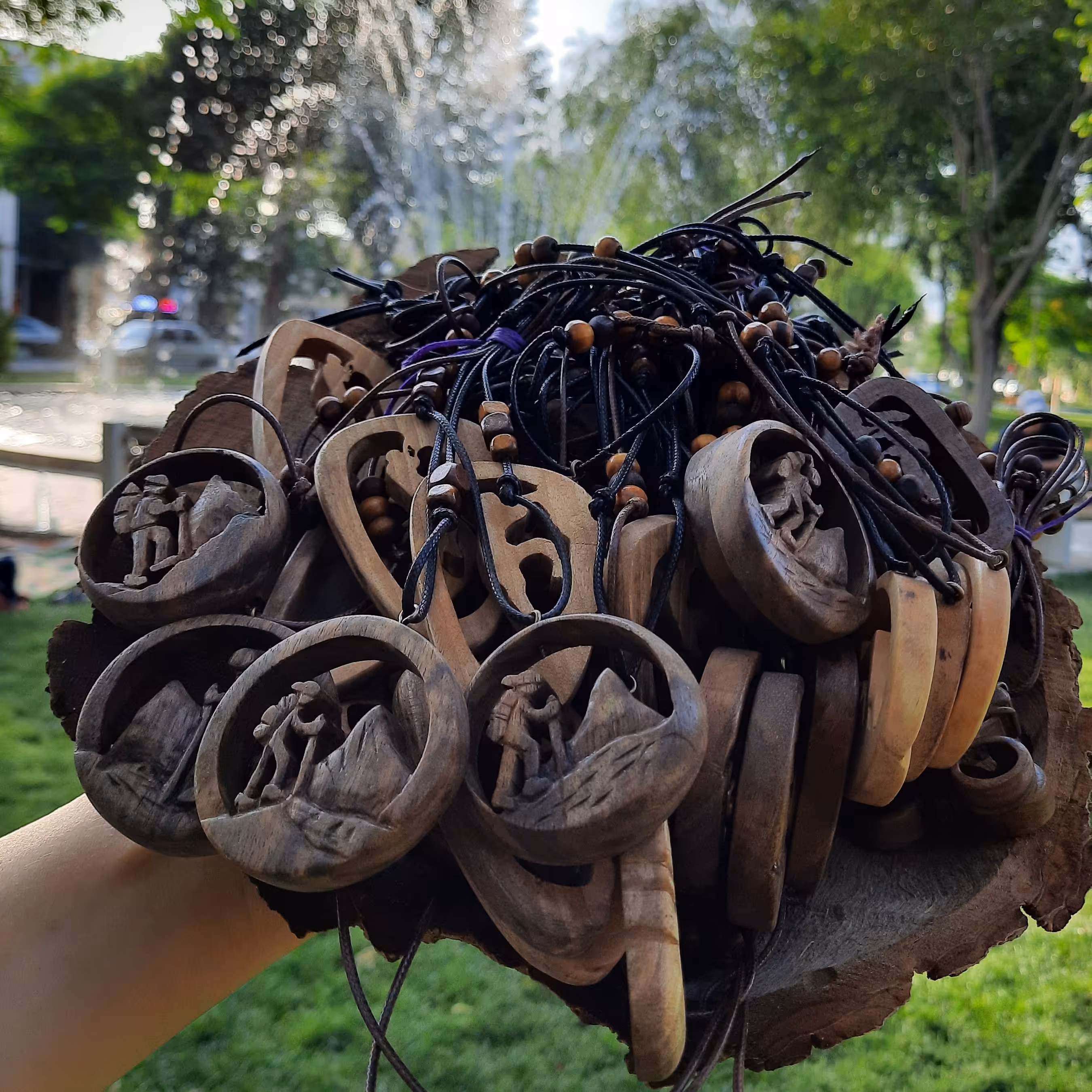 گردنبند چوبی طبیعتگردی و کوهنوردی