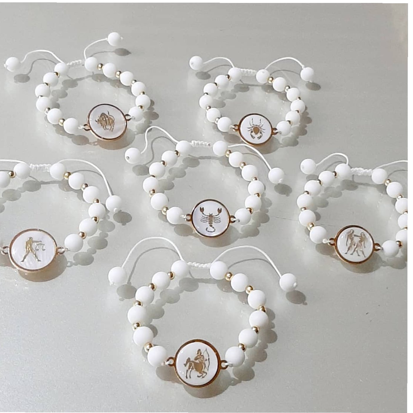 دستبند اونیکس با پلاکهای ماههای تولد