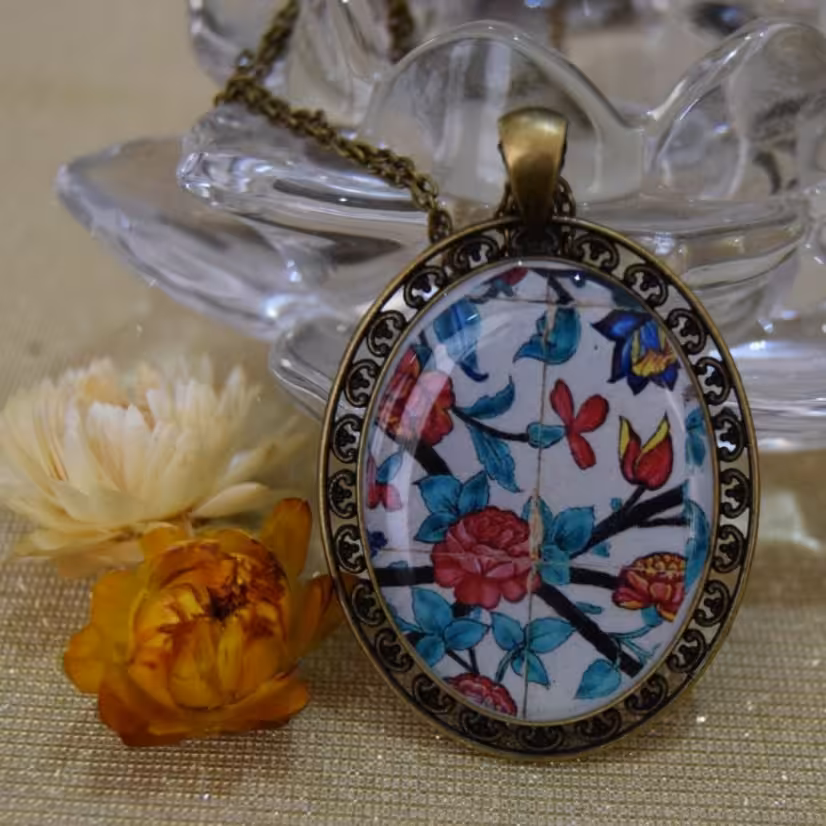 گردنبند رزینی برنز