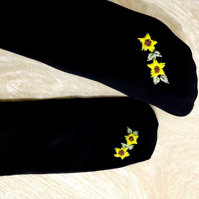 جوراب گلدوزی با دست طرح آفتاب