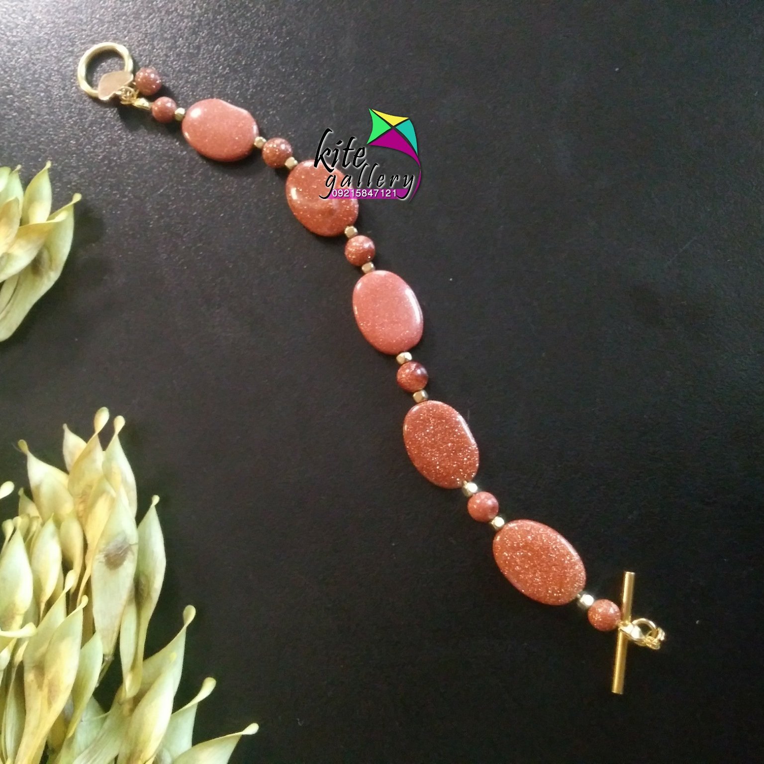 دستبند سنگ دلربا طبیعی