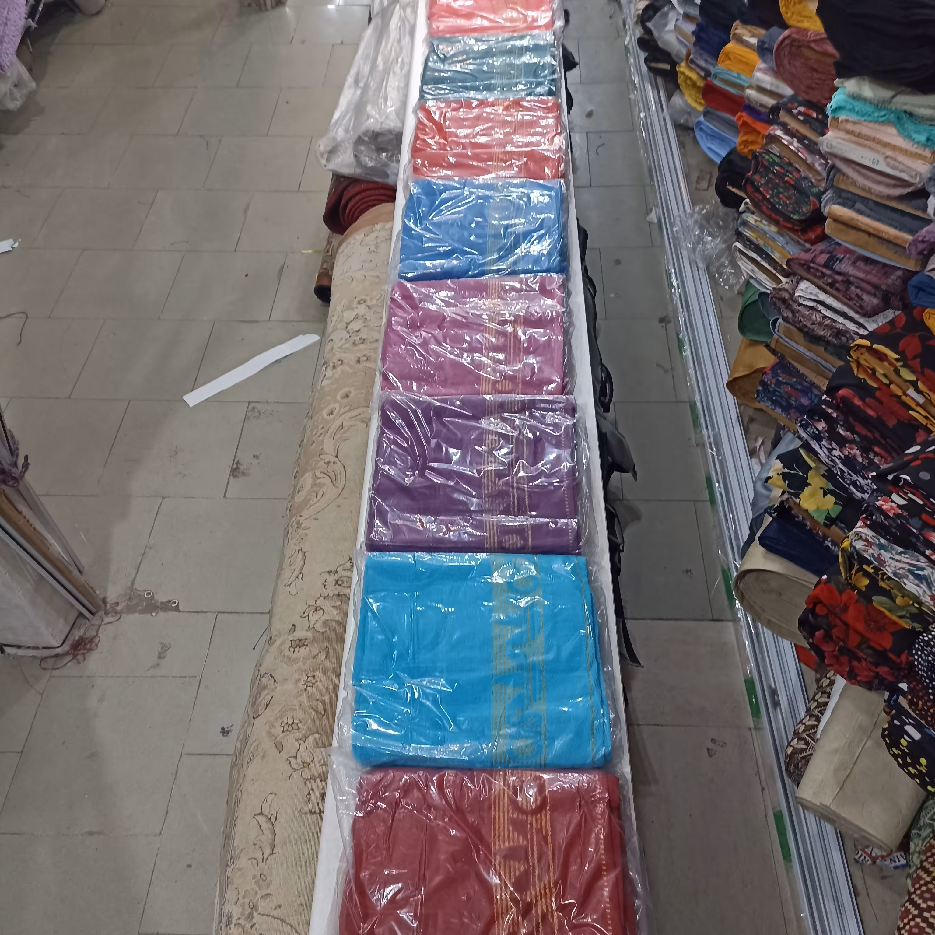 حوله حمام ساده در رنگ های مختلف آبگیری عالی(استخری)