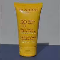 کرم ضد آفتاب رنگی کلارینس (کپی)