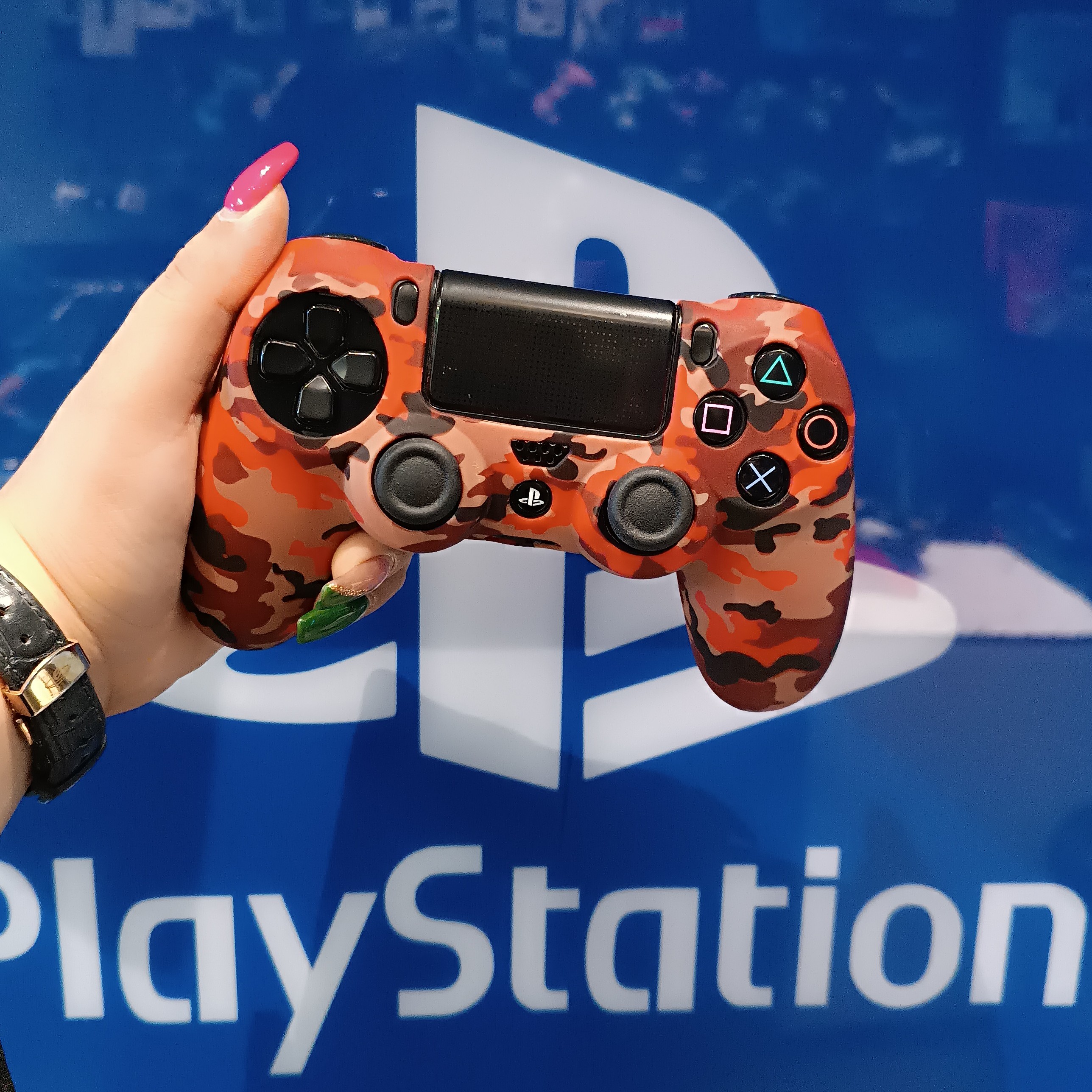 کاور دسته ps4 طرح چریک قرمز