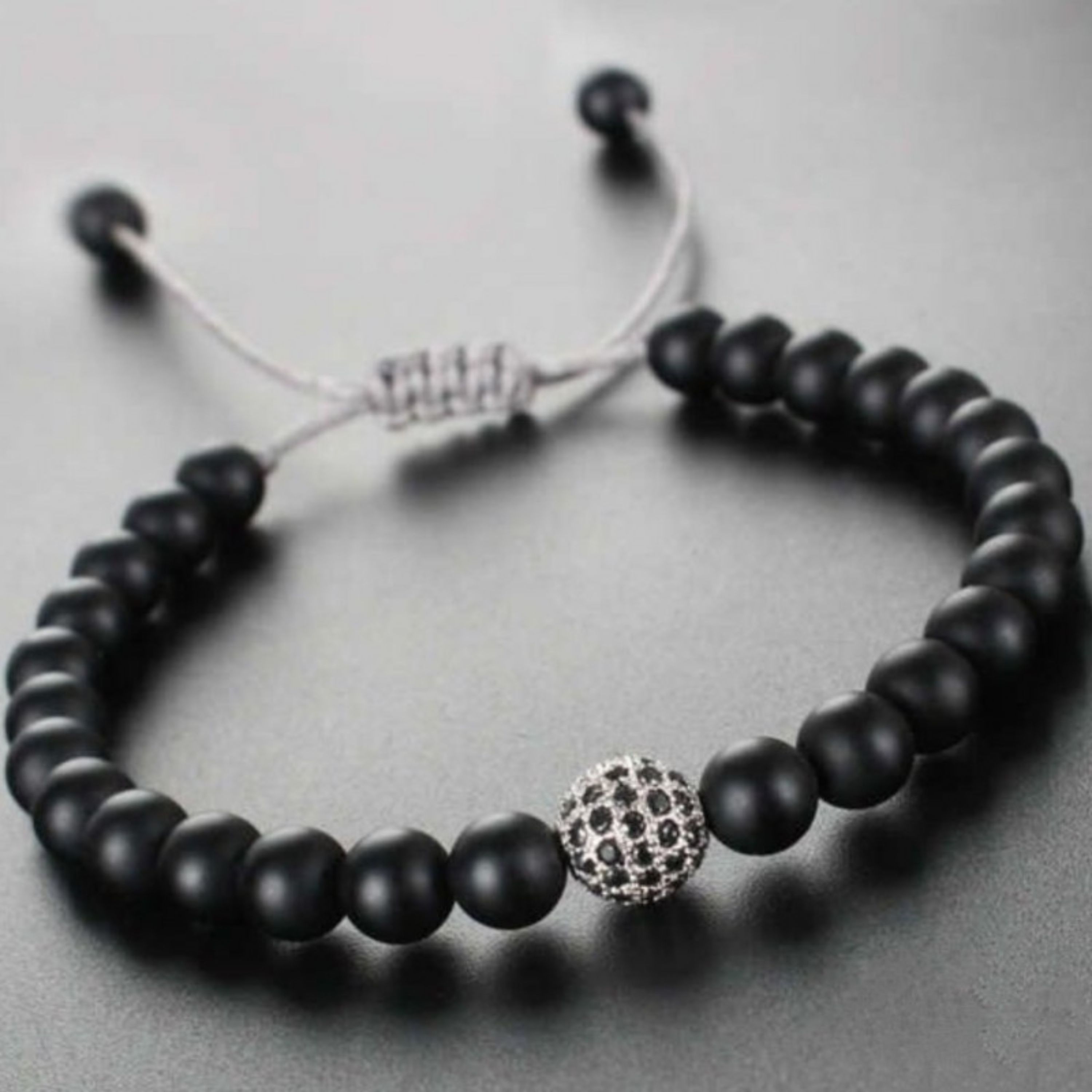 دستبند سنگ انیکس (اونیکس) و گوی سواروسکی (سوارفسکی)