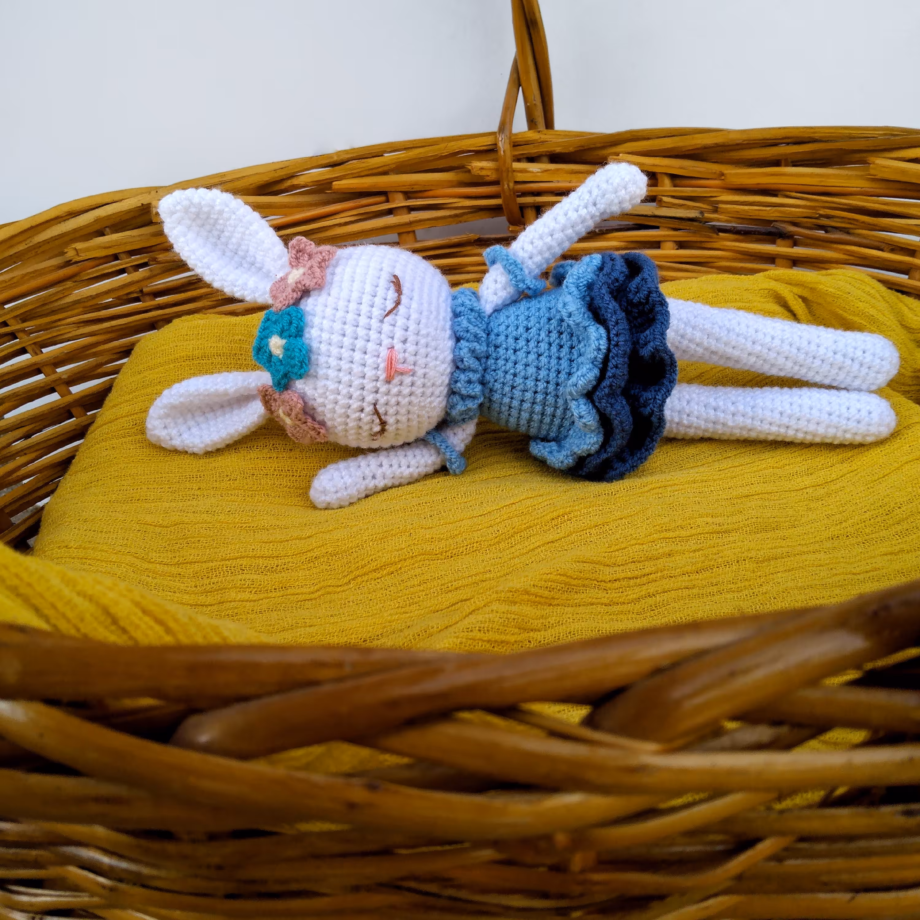 عروسک بافتنی خرگوش خوابیده، سایز 28 سانتیمتر،رنگ سفید