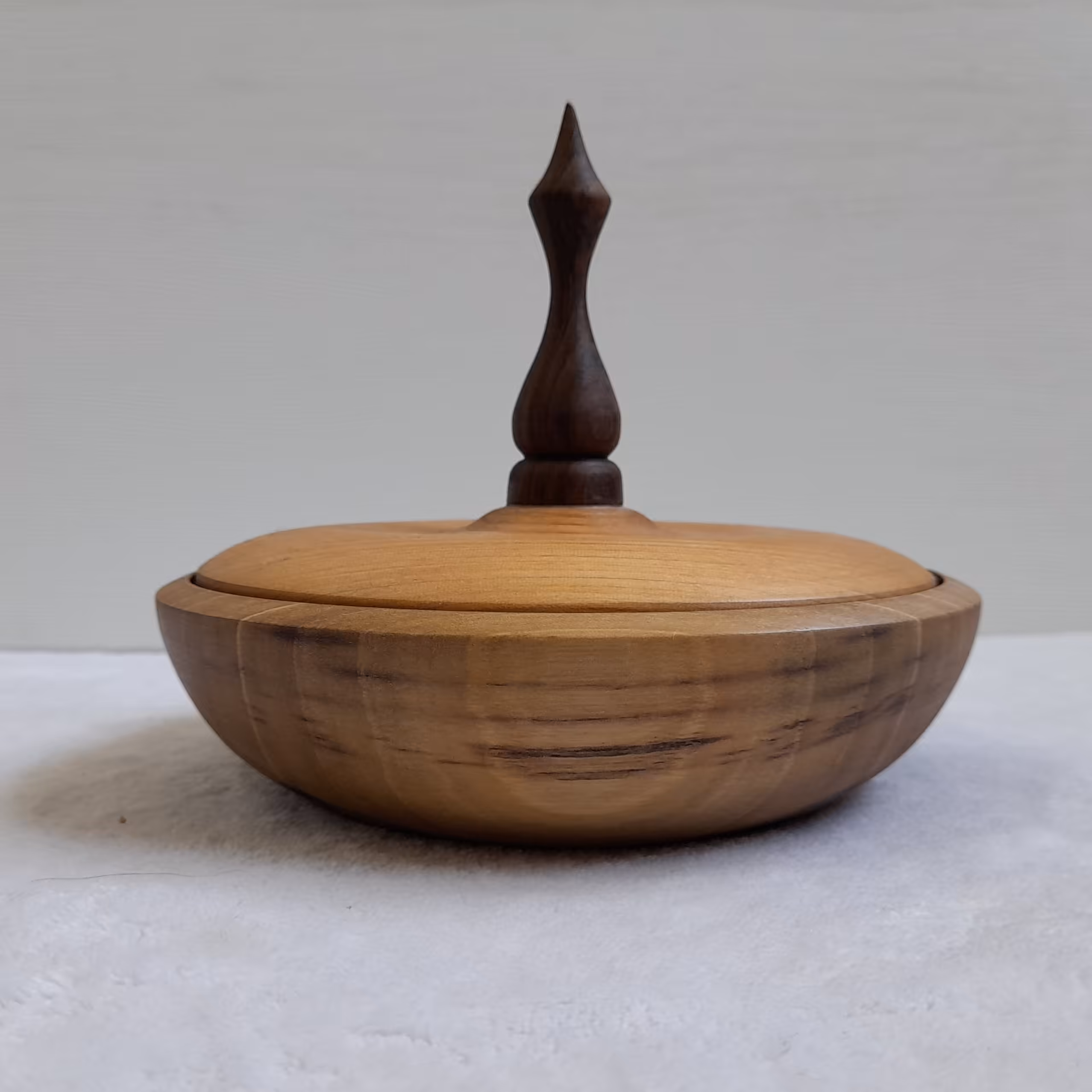 ظرف پذیرایی در دار