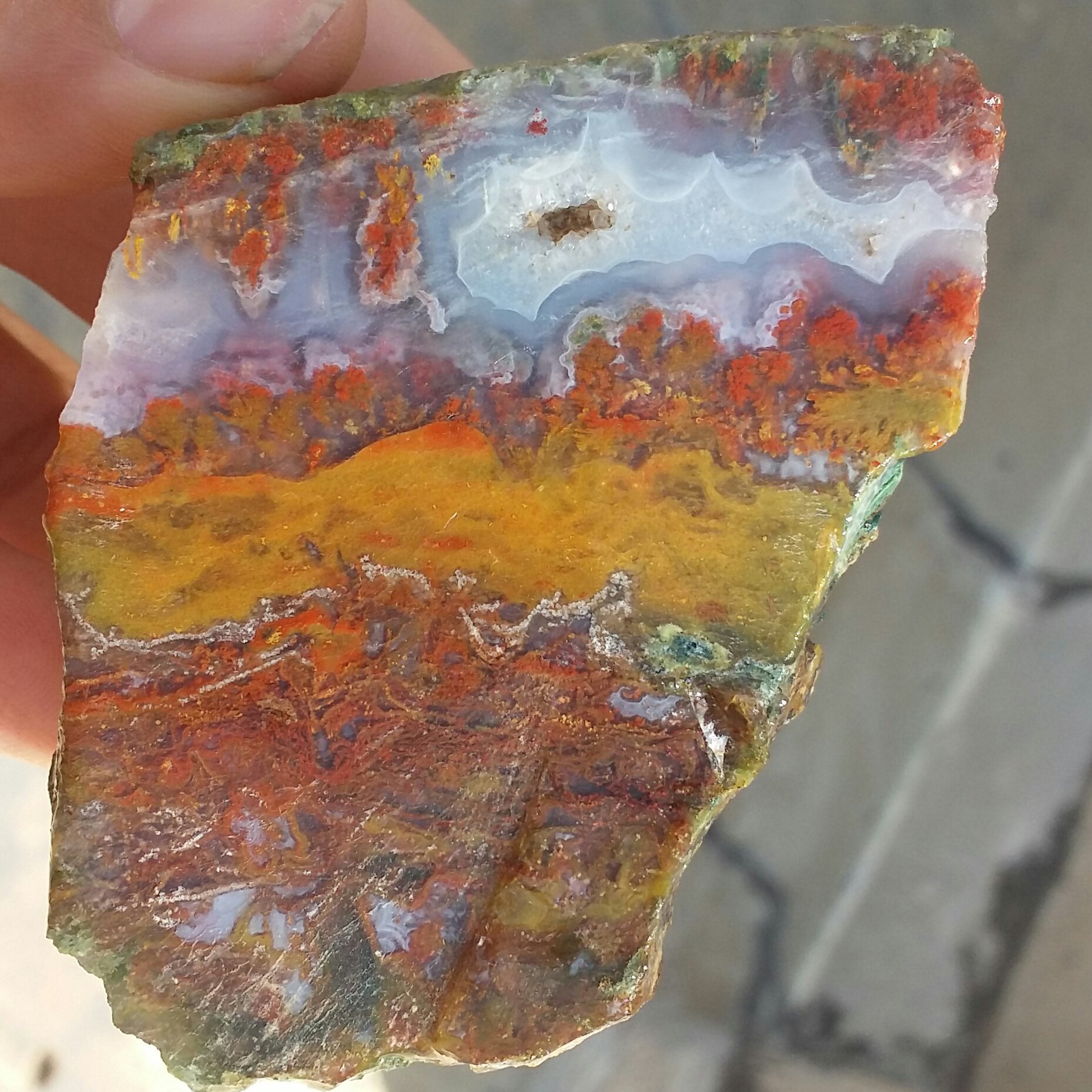 اسلایس سنگ راف عقیق سلیمانی 3بعدی بهمراه شجر منظره 7رنگ شاهکار خلقت کاملا طبیعی
با قابلیت ساخت چند نگین
کد 9663