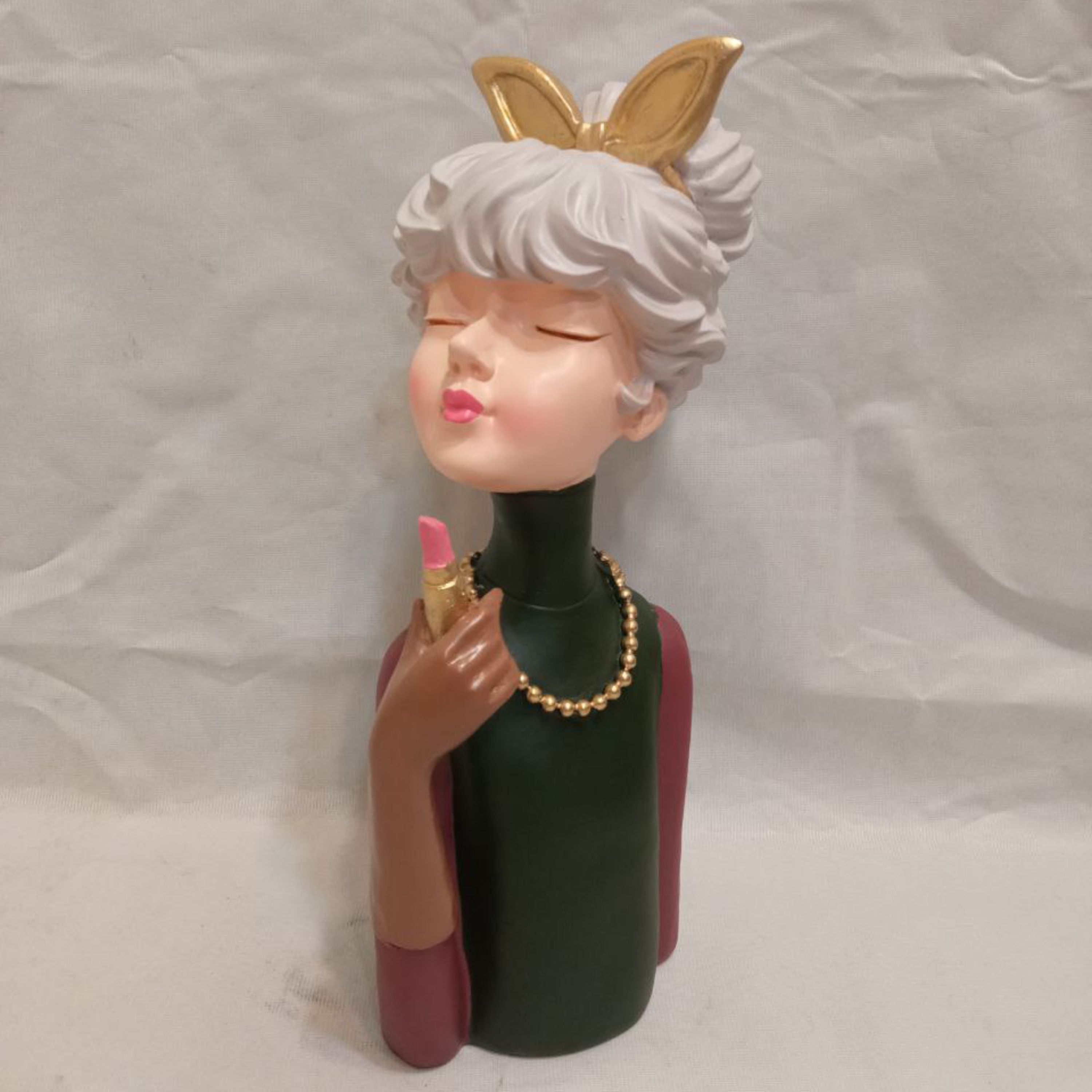 دختر  رژ به دست 202