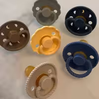 پستونک نوزاد