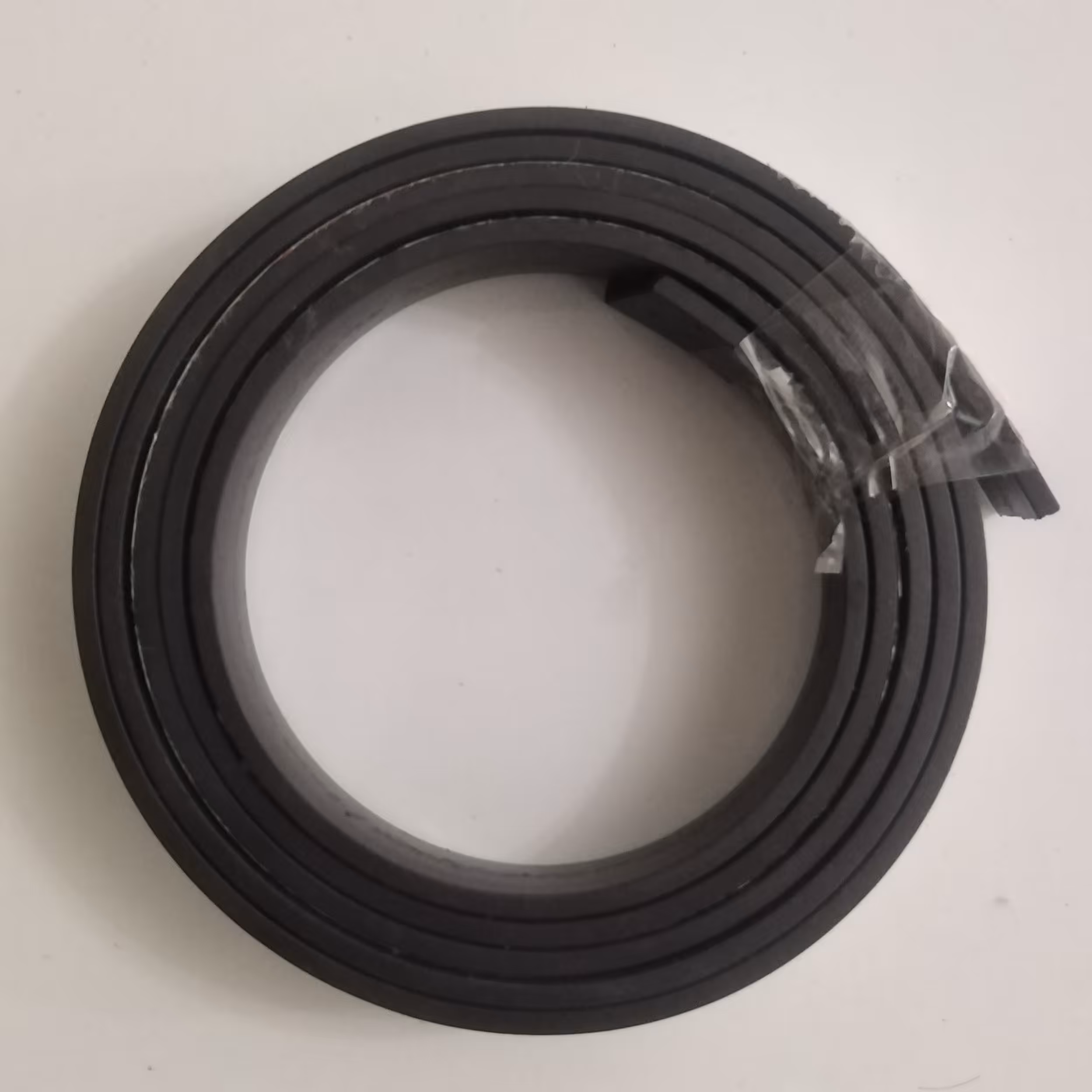 آهنربای نواری لاستیک فشرده پاپ آپ یک متری پهنای 12میلی متر  به قطر 2 میلی متر 