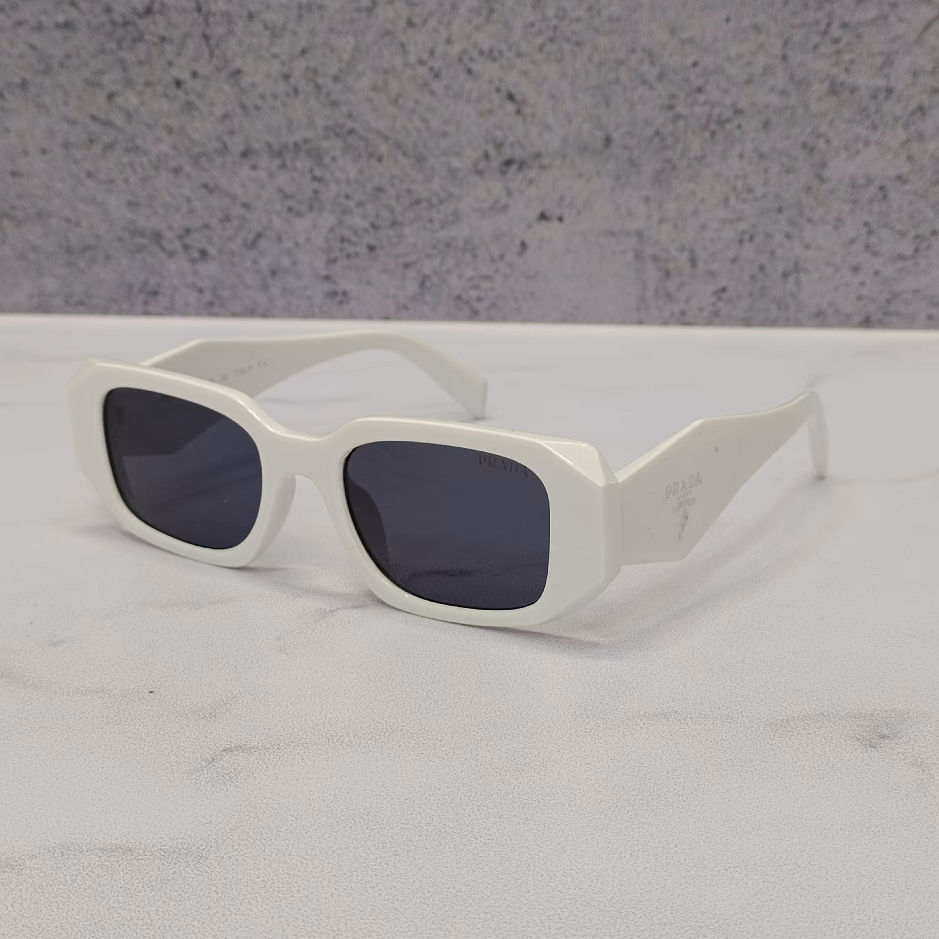 عینک آفتابی یونیسکس یووی400  پرادا