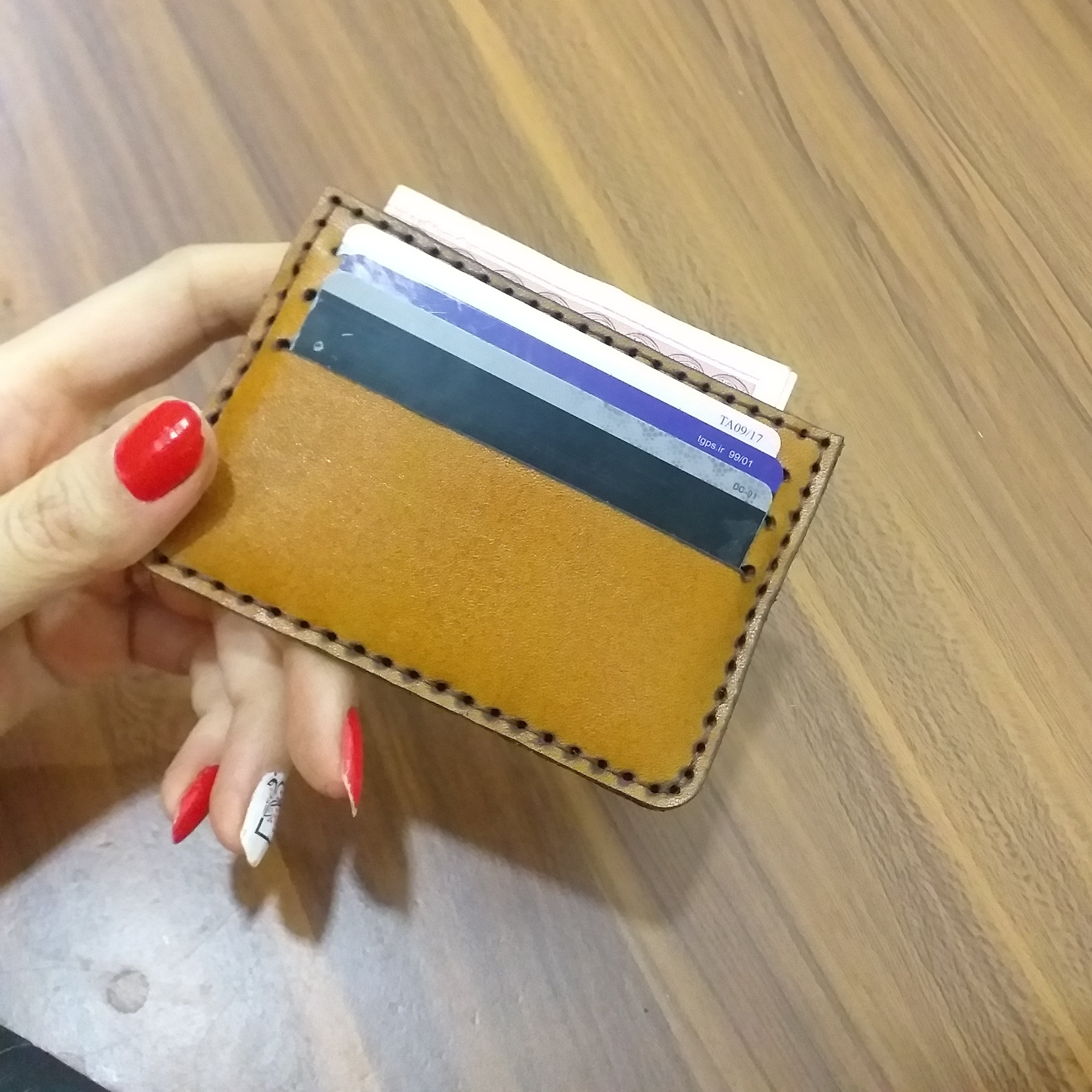 جاکارتی چرم طبیعی گاوی  کم حجم دستدوز 7کارته ی سبک  و کم حجم