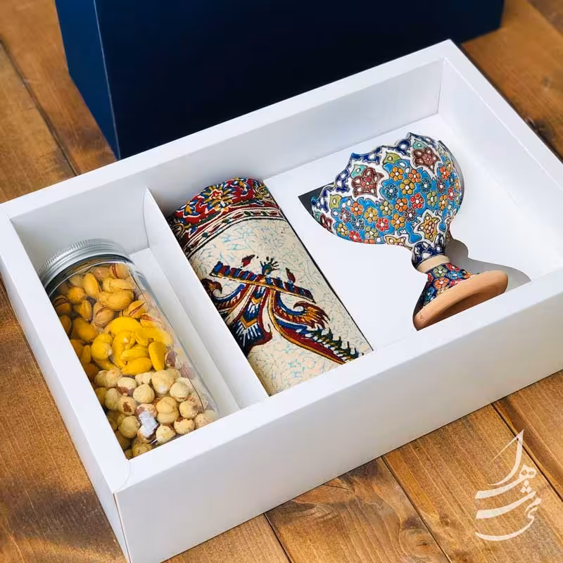 ست هدیه آجیل خوری سفال میناکاری و رومیزی قلمکار هشتاد در هشتاد و آجیل کد 198