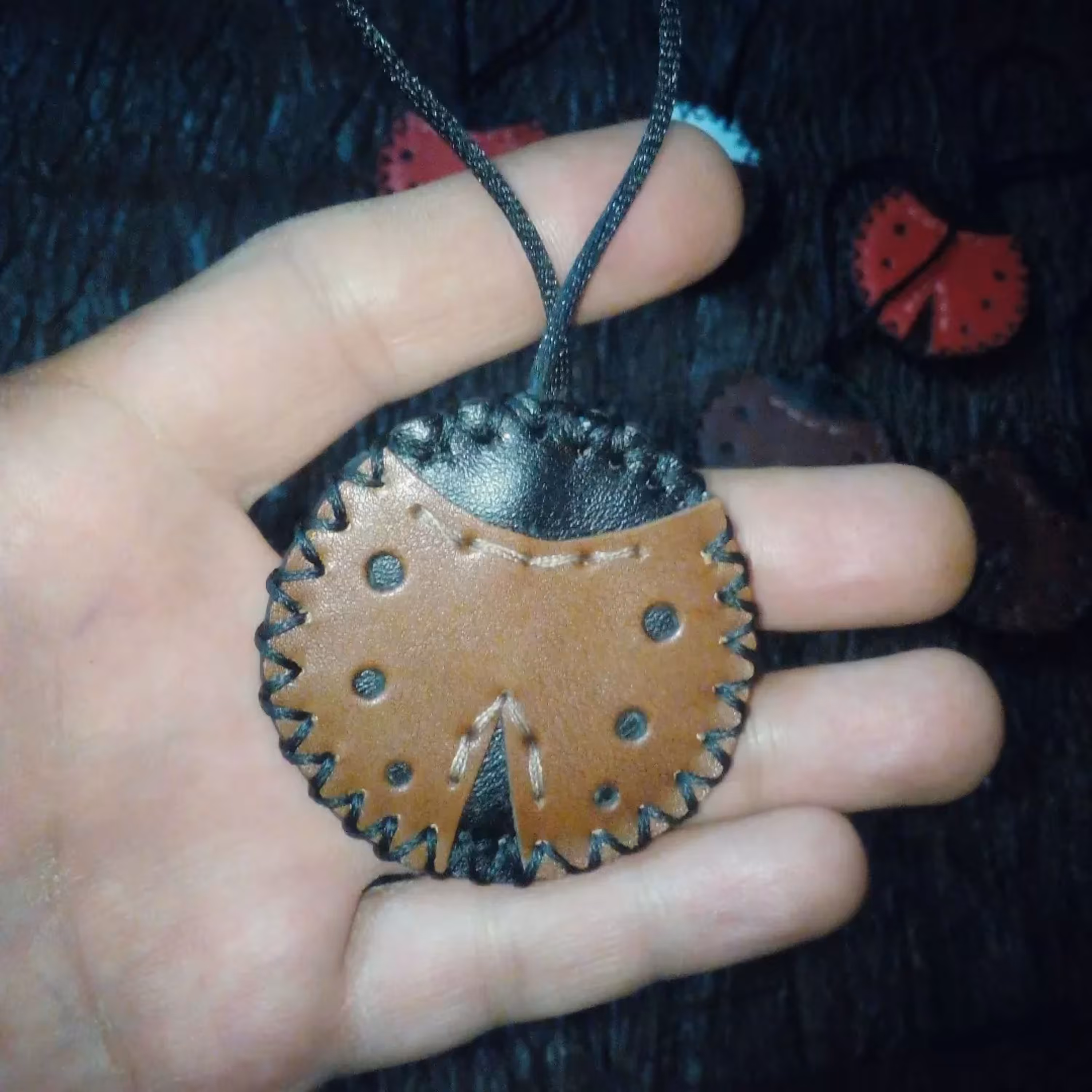 جاکلیدی مدل کفشدوزک چرم  کاملا  دستدوز  کد 28 15