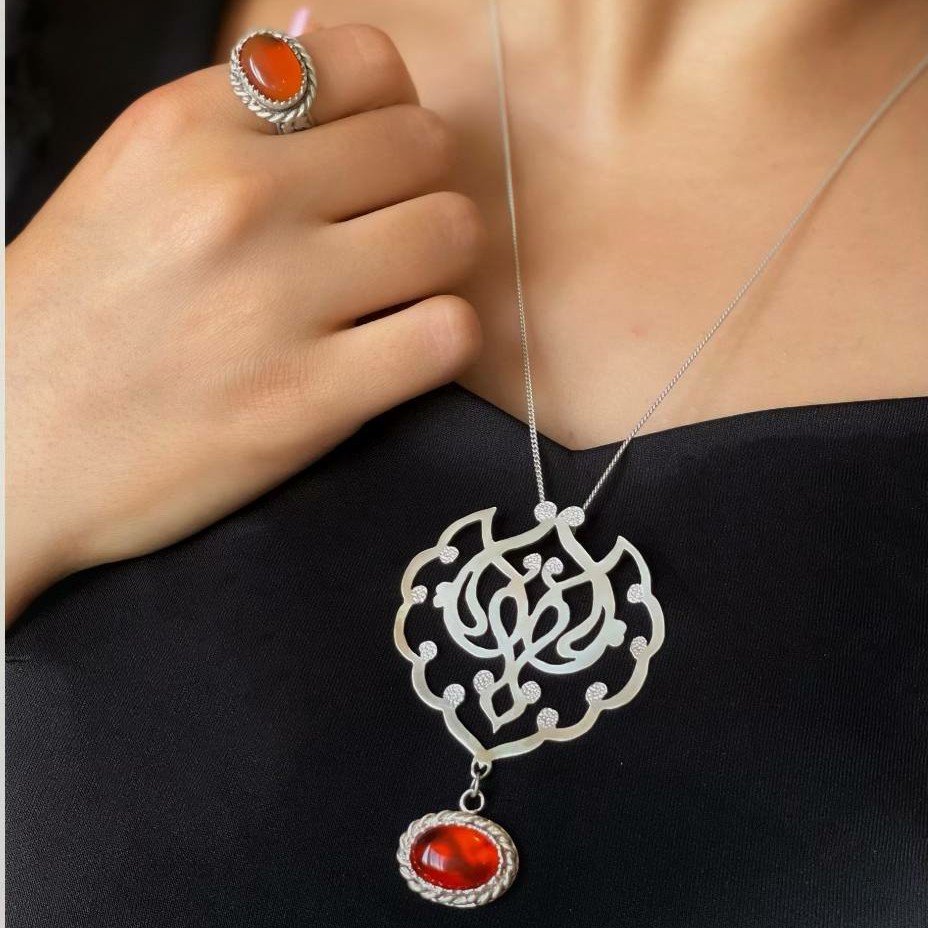گردنبند زنانه نقره دست ساز همراه با سنگ عقیق رولباسی