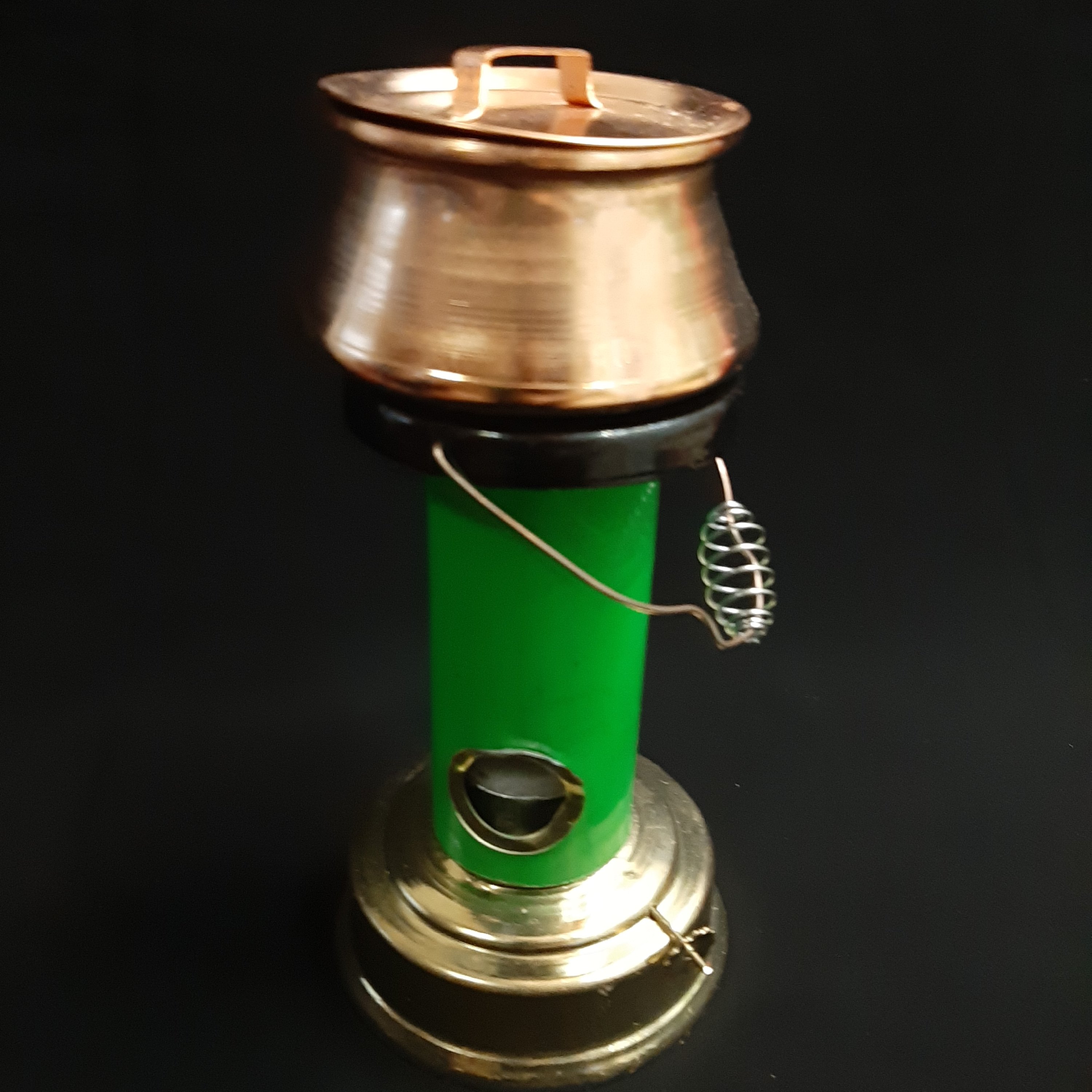 علا الدین وارمر خور فلزی و مینیاتوری با دیگ مسی